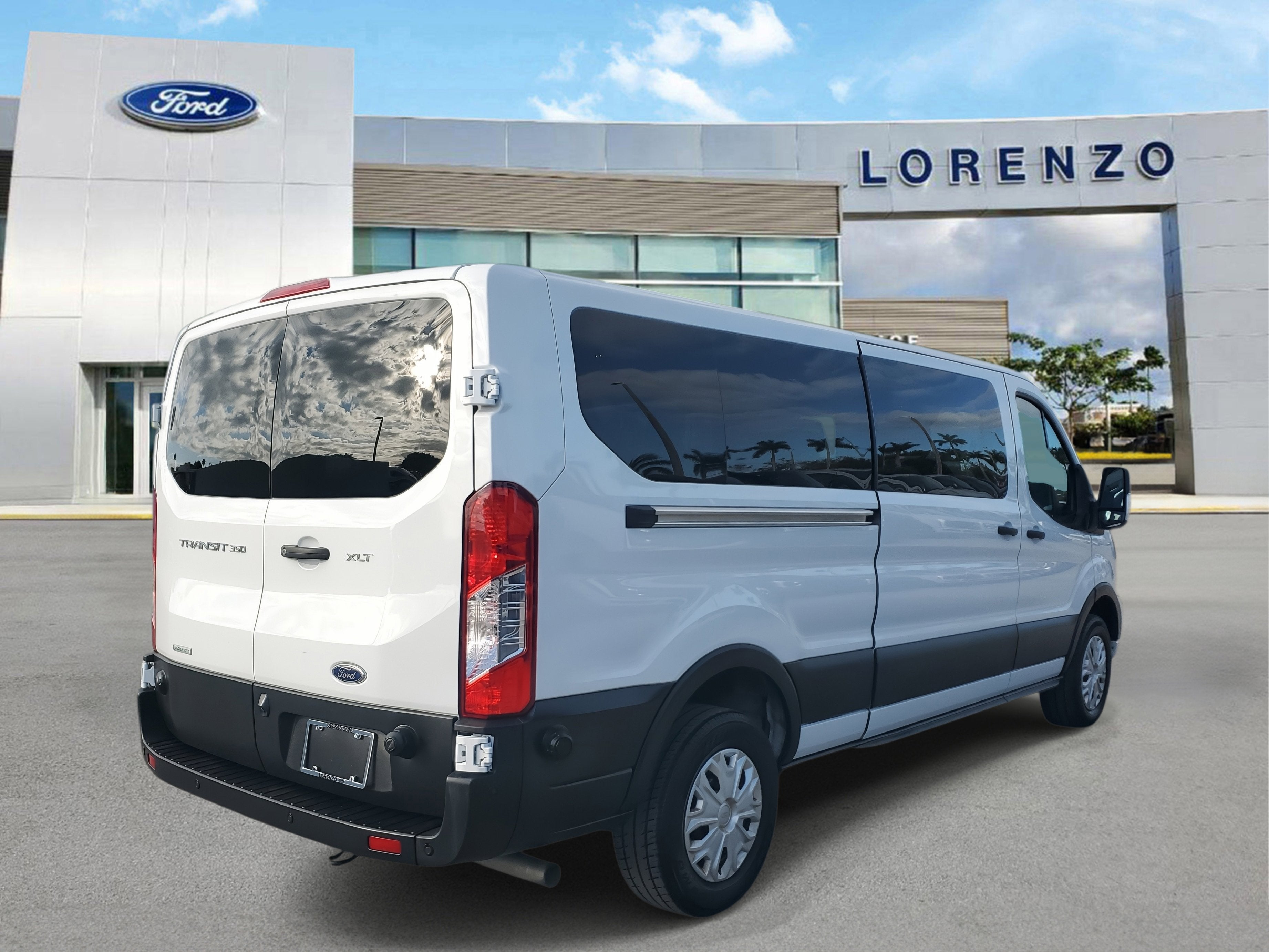 2024 Ford Transit Passenger Wagon XLT
