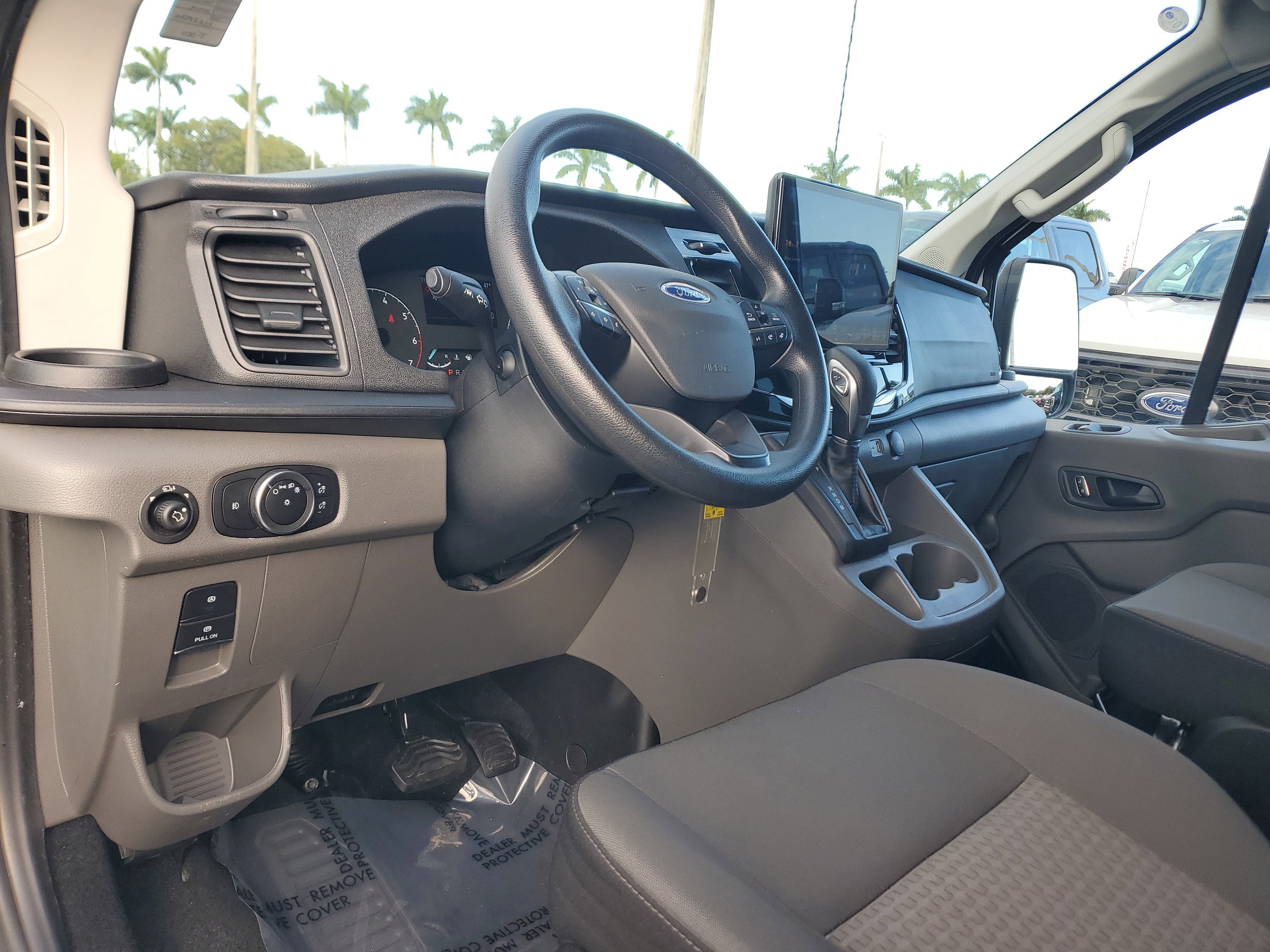 2024 Ford Transit Passenger Wagon XLT