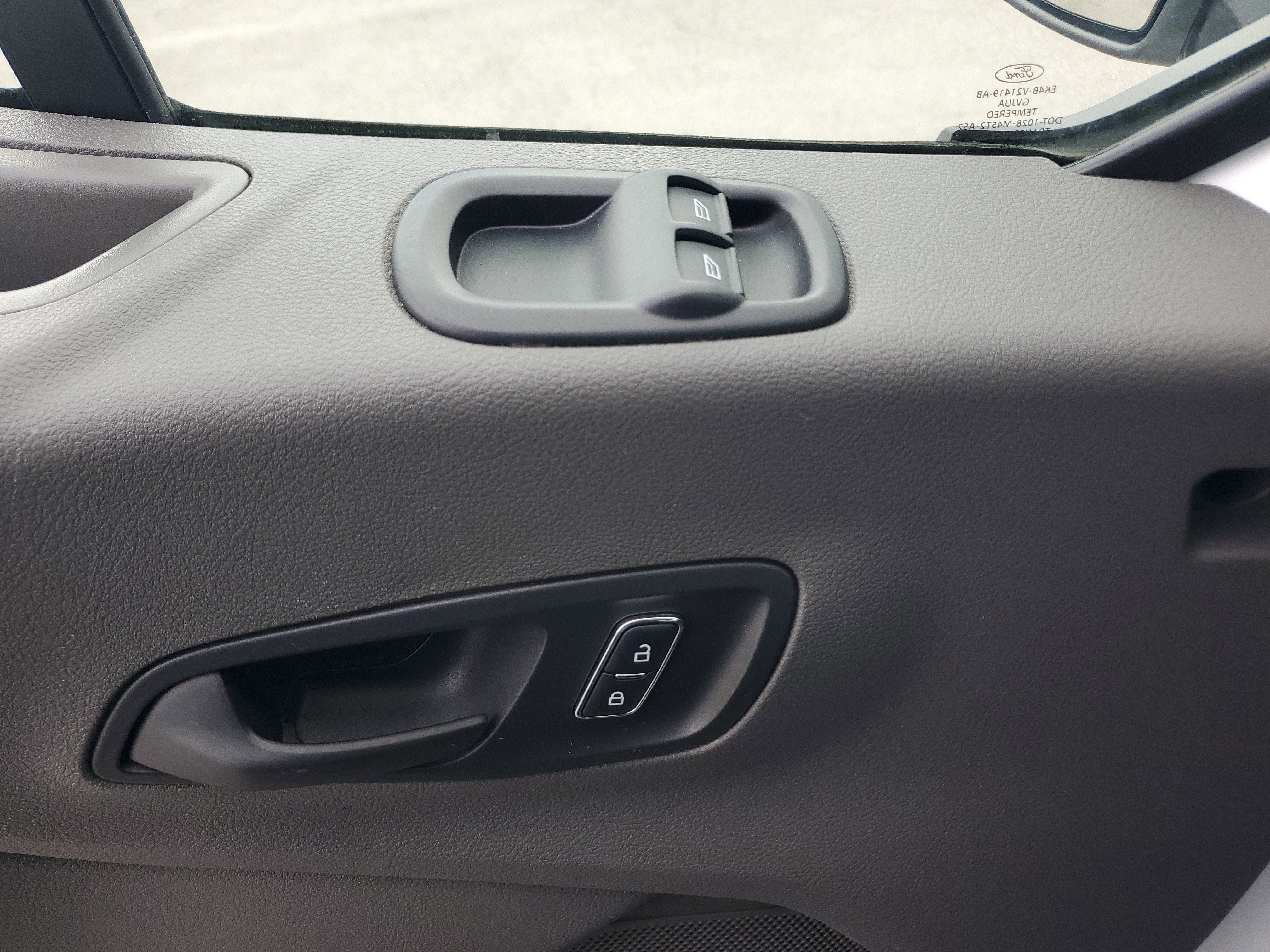 2024 Ford Transit Passenger Wagon XLT