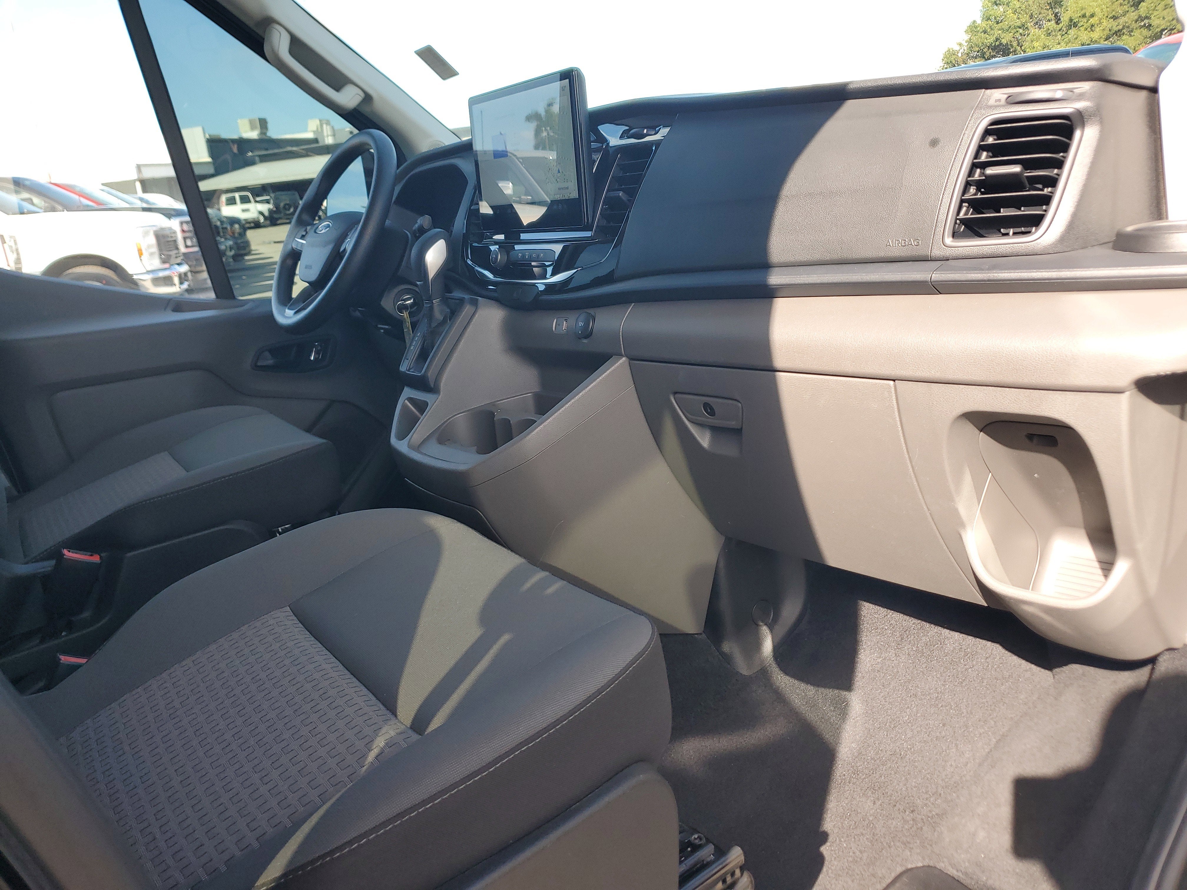 2024 Ford Transit Passenger Wagon XLT