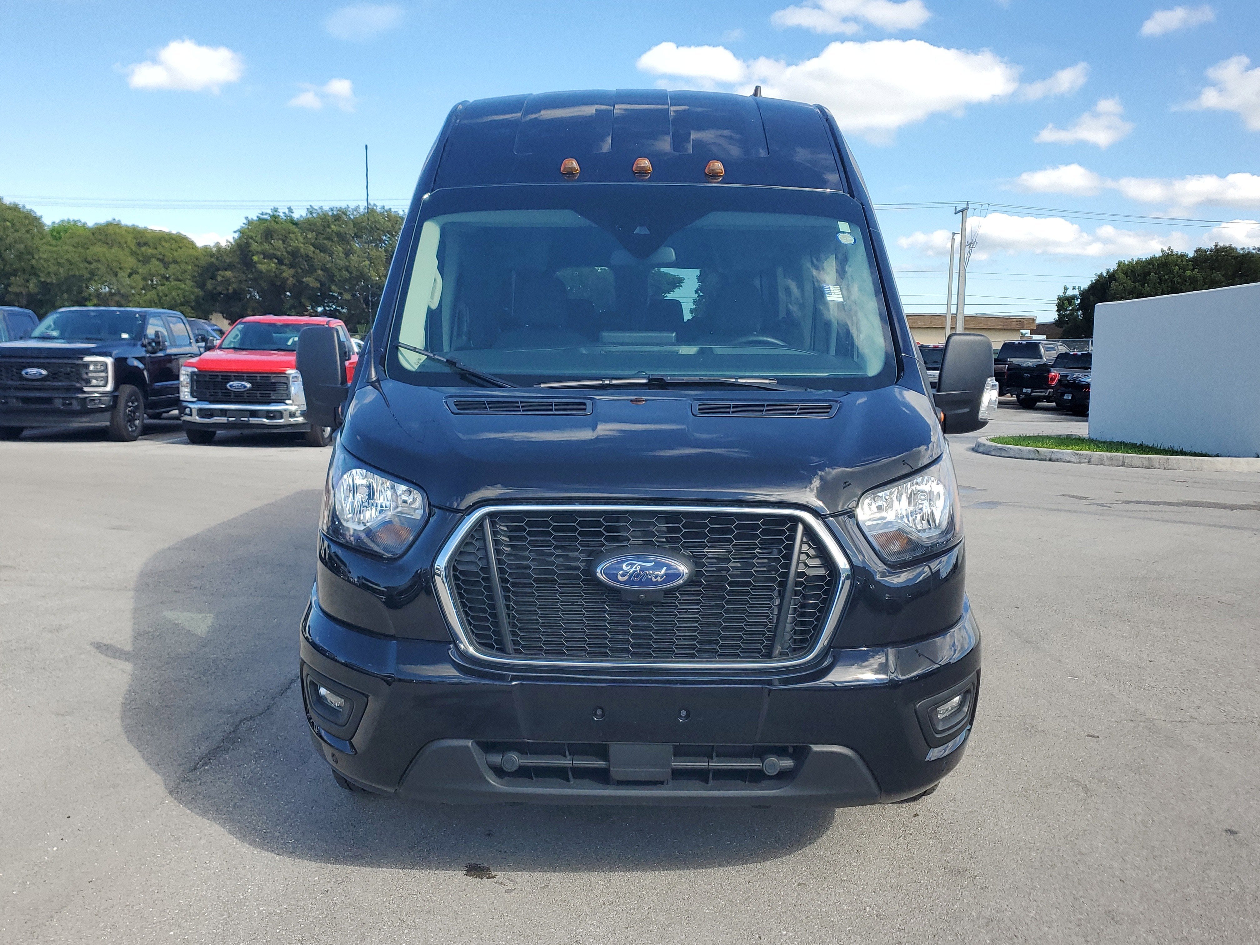 2024 Ford Transit Passenger Wagon XLT