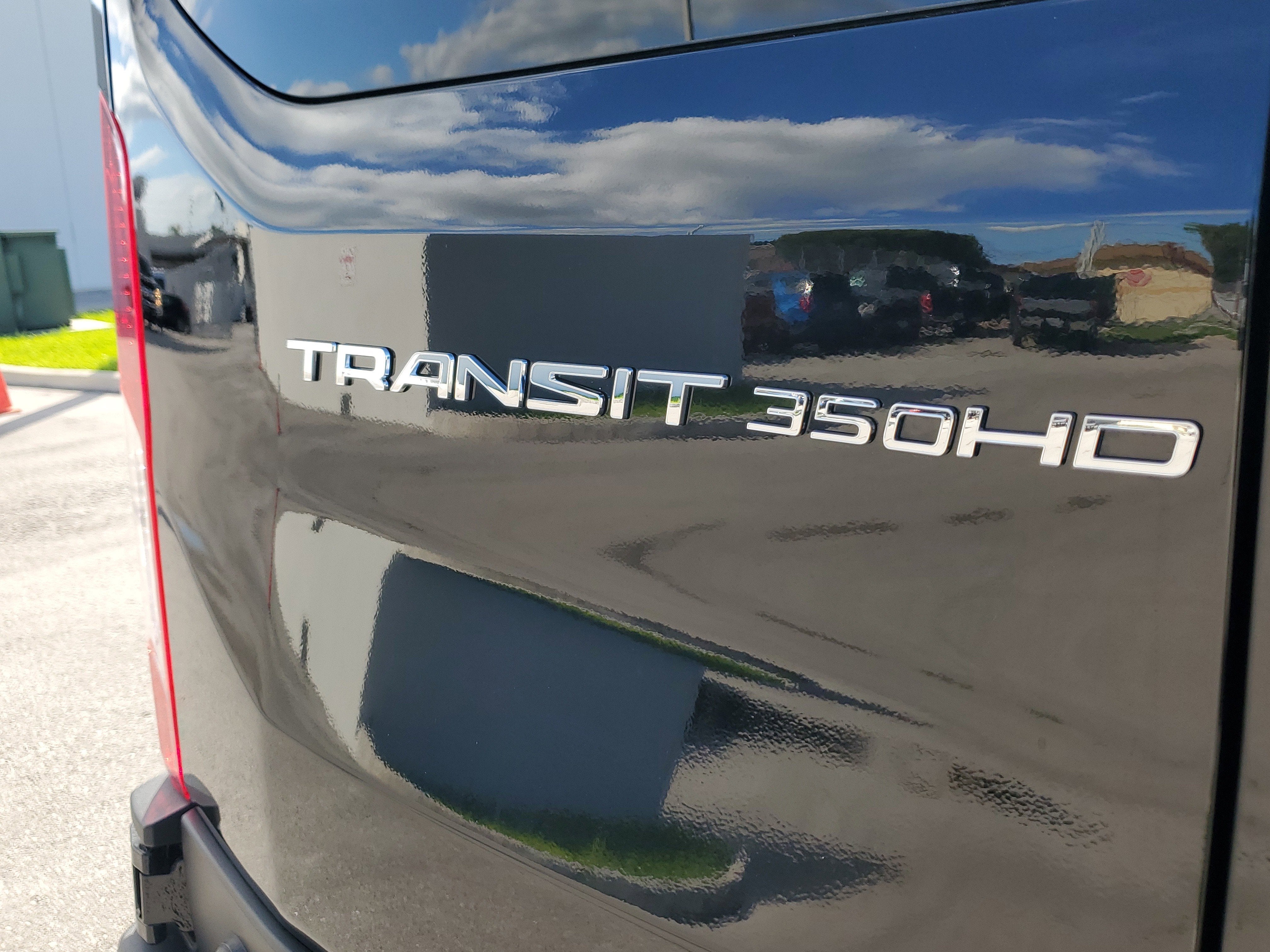 2024 Ford Transit Passenger Wagon XLT