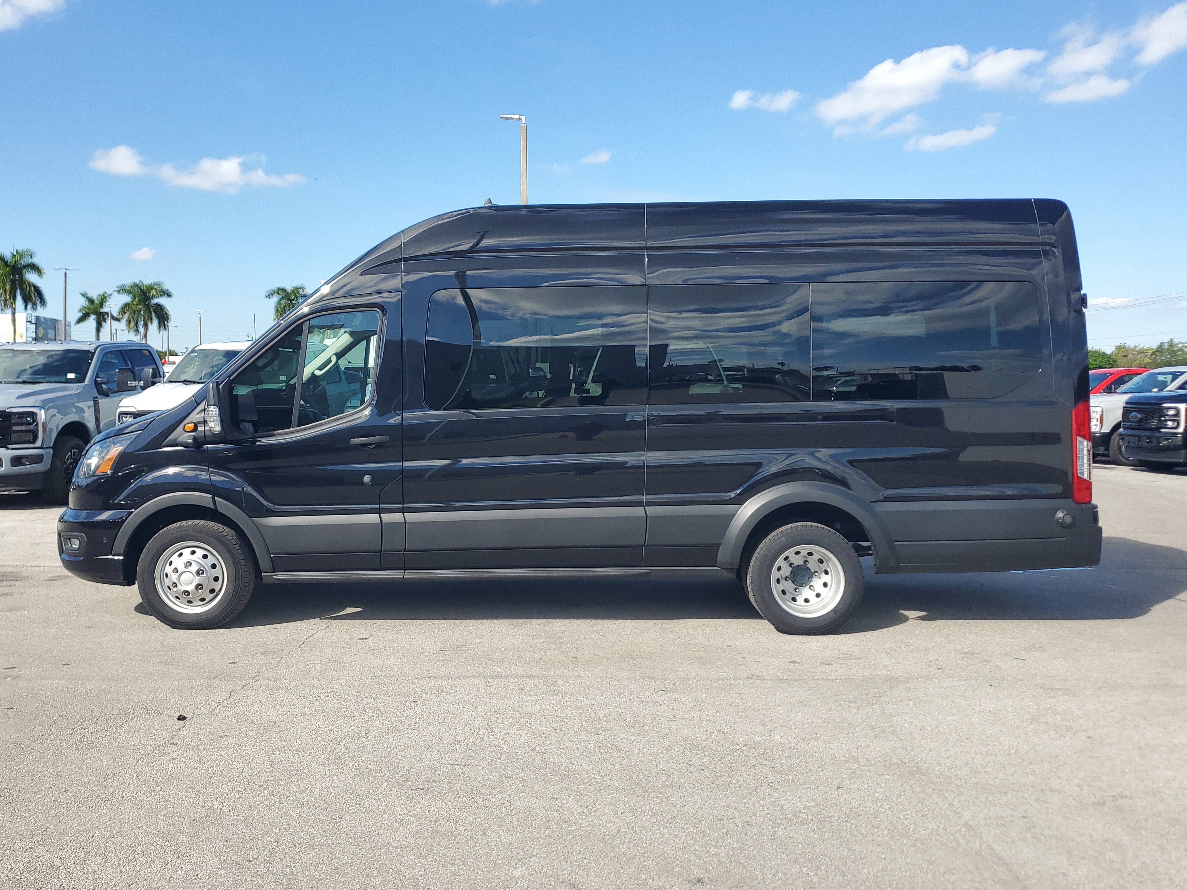2024 Ford Transit Passenger Wagon XLT