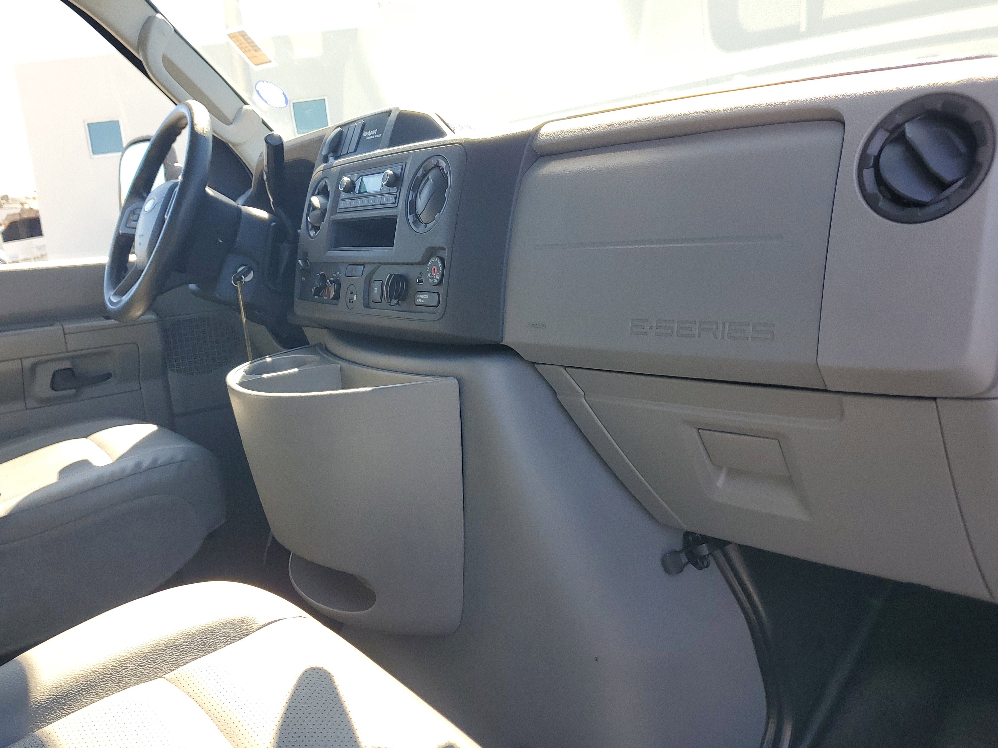 2022 Ford E-Series Cutaway Base