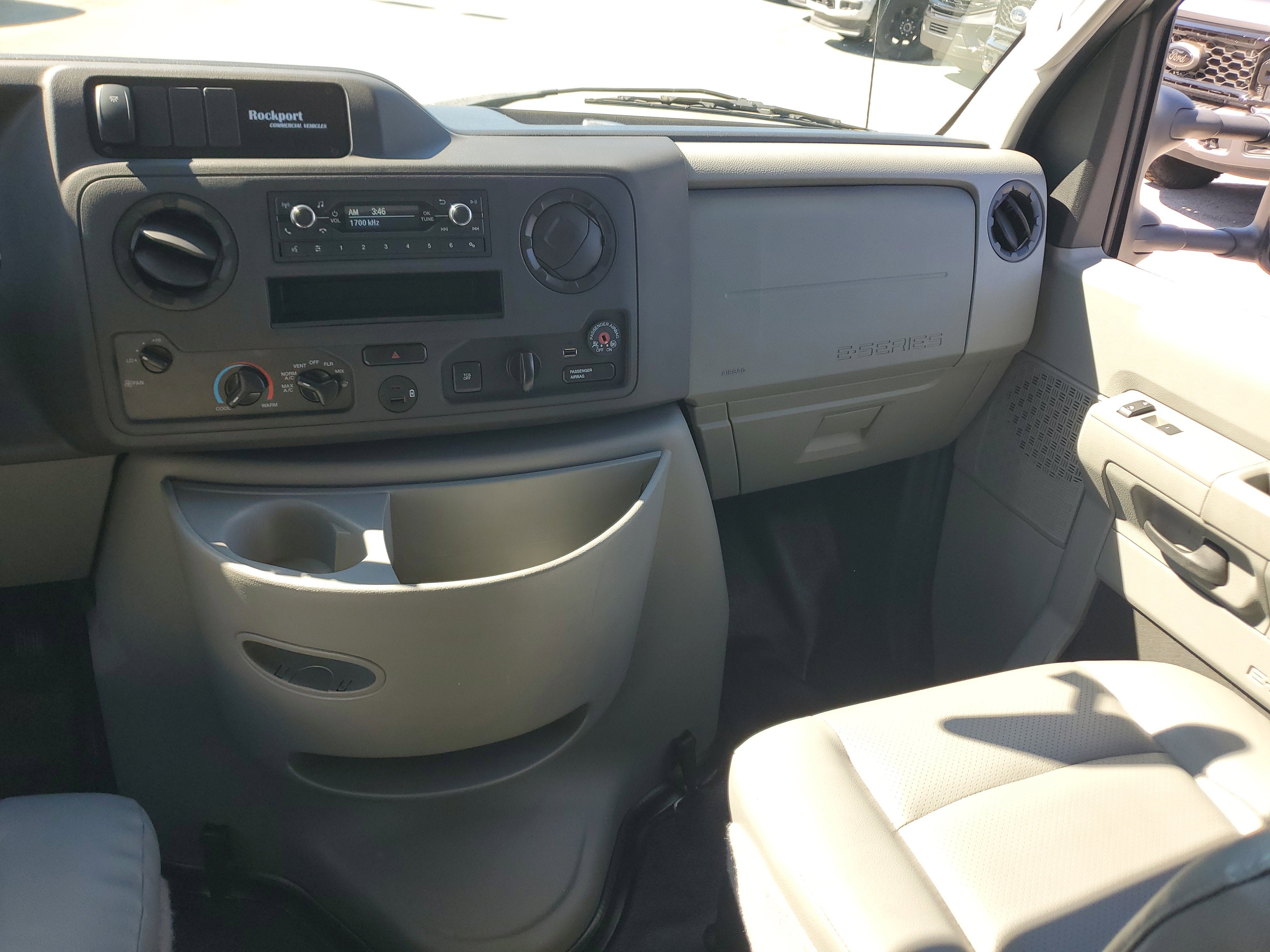 2022 Ford E-Series Cutaway Base