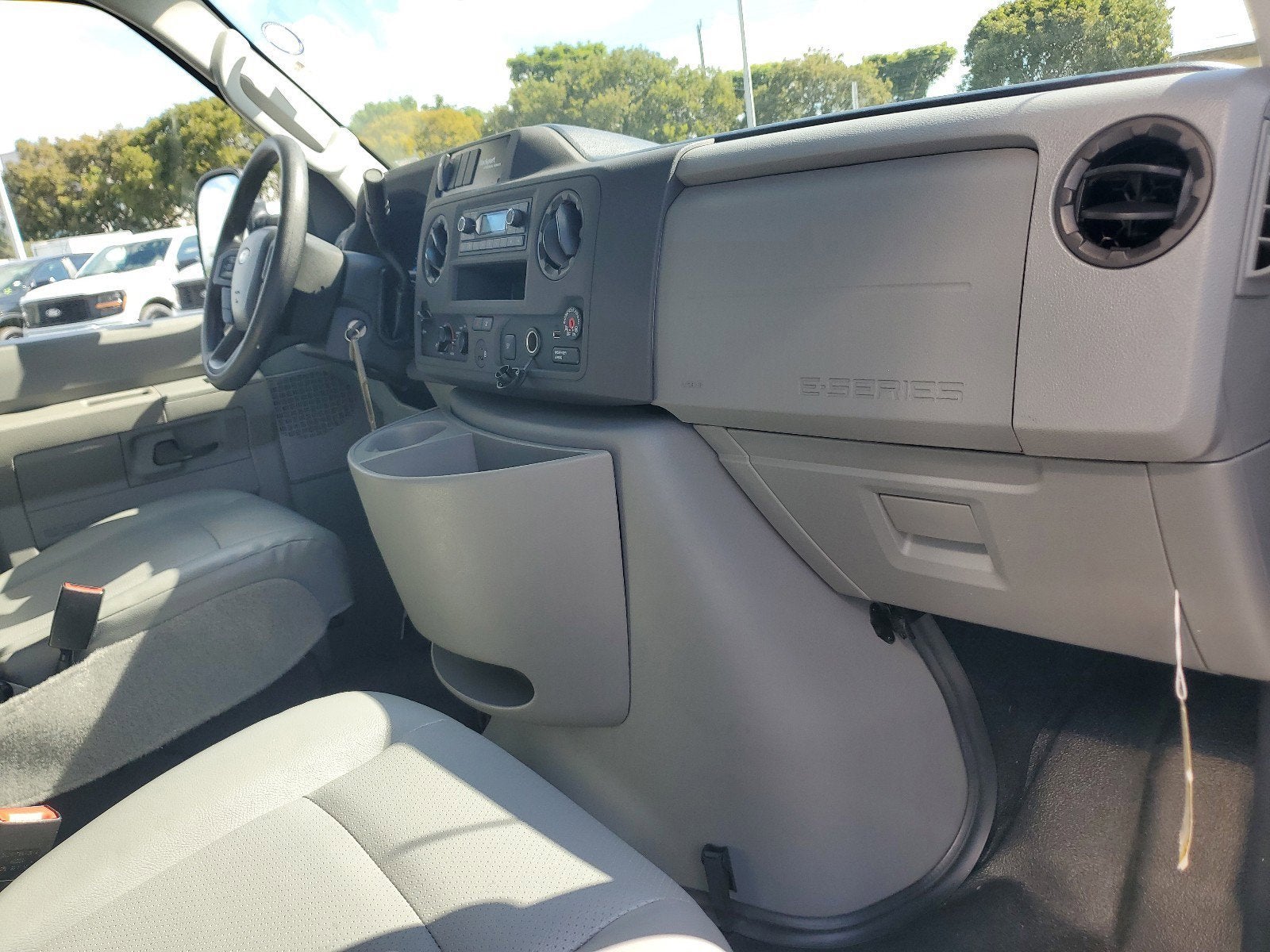 2023 Ford E-Series Cutaway Base