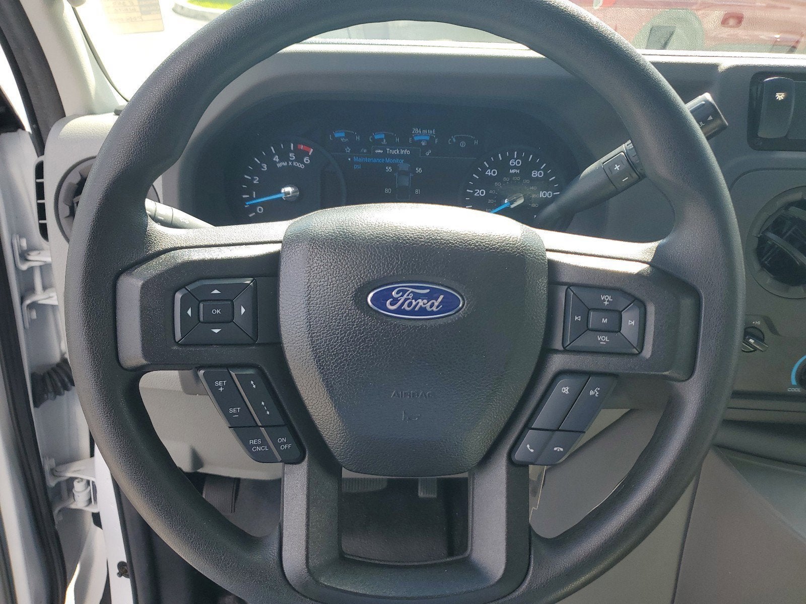 2023 Ford E-Series Cutaway Base