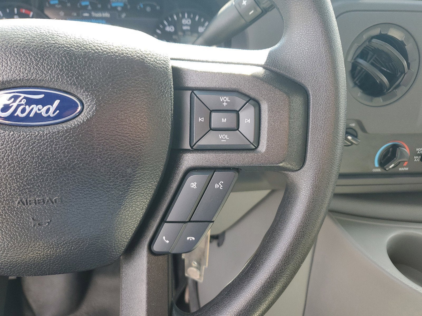 2023 Ford E-Series Cutaway Base