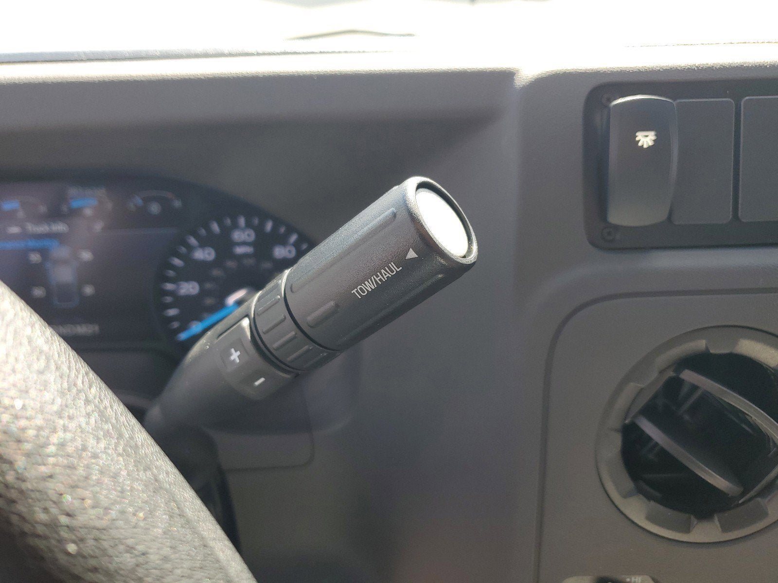 2023 Ford E-Series Cutaway Base