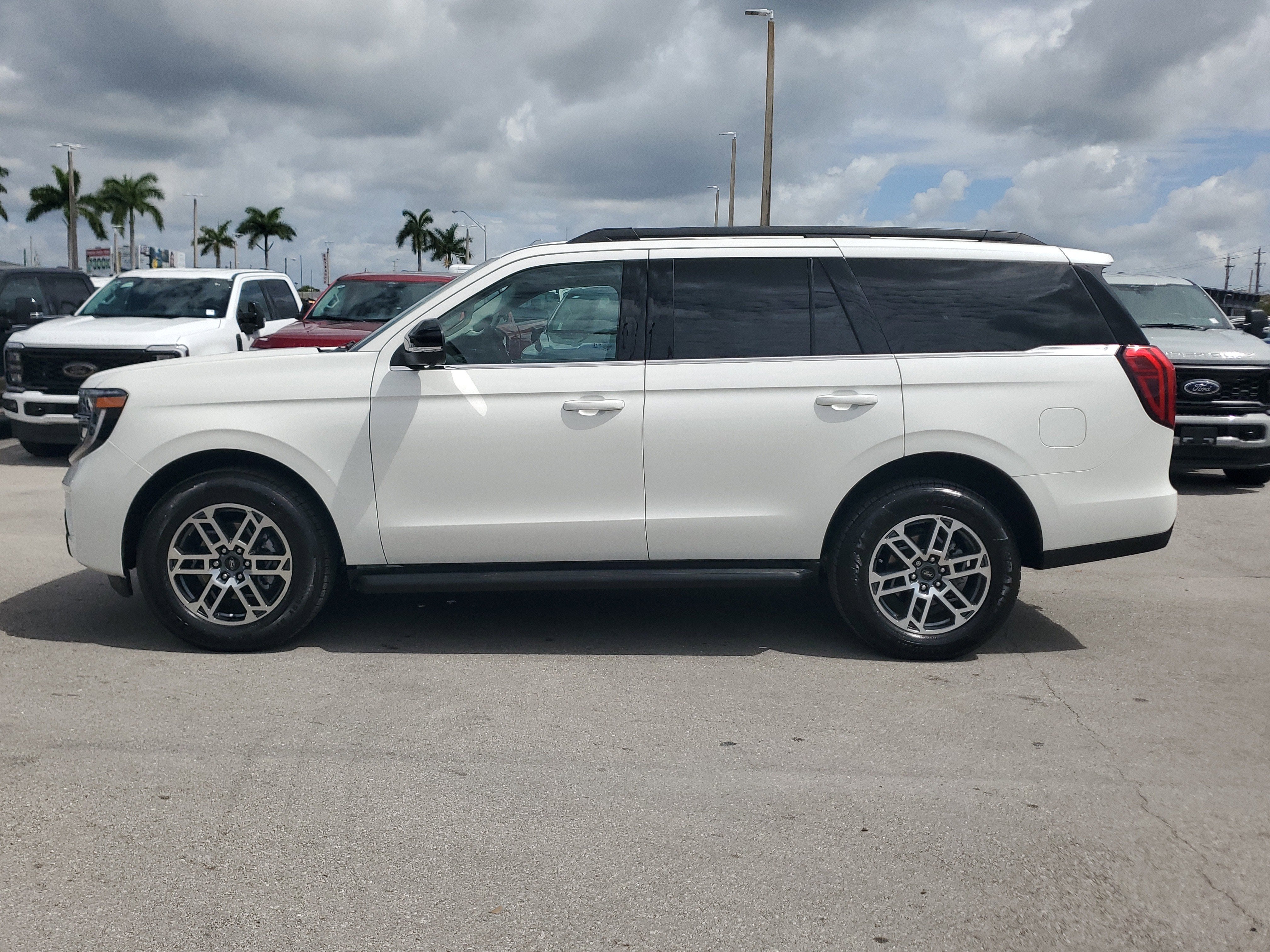 2025 Ford Expedition Active