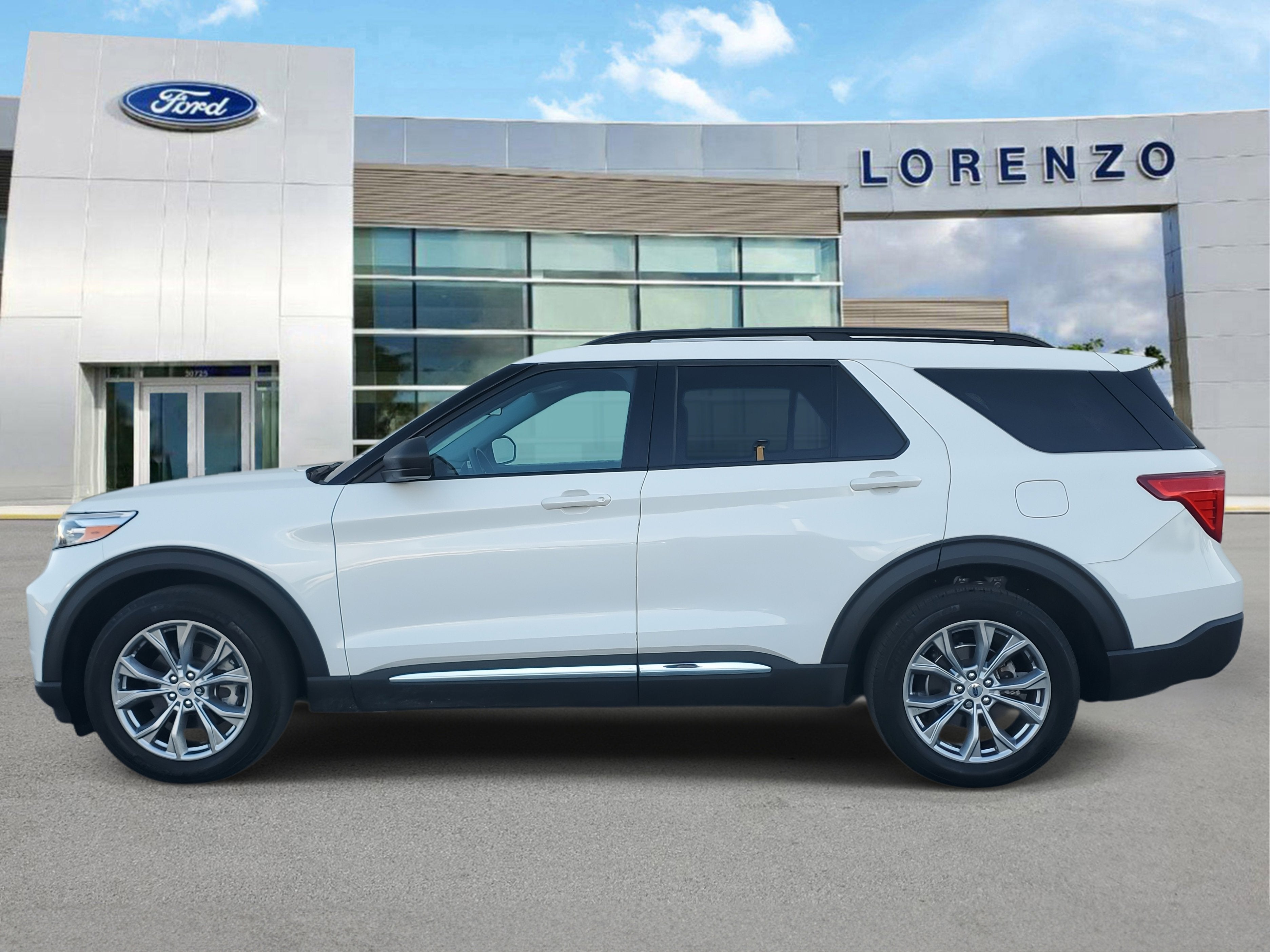 2023 Ford Explorer XLT