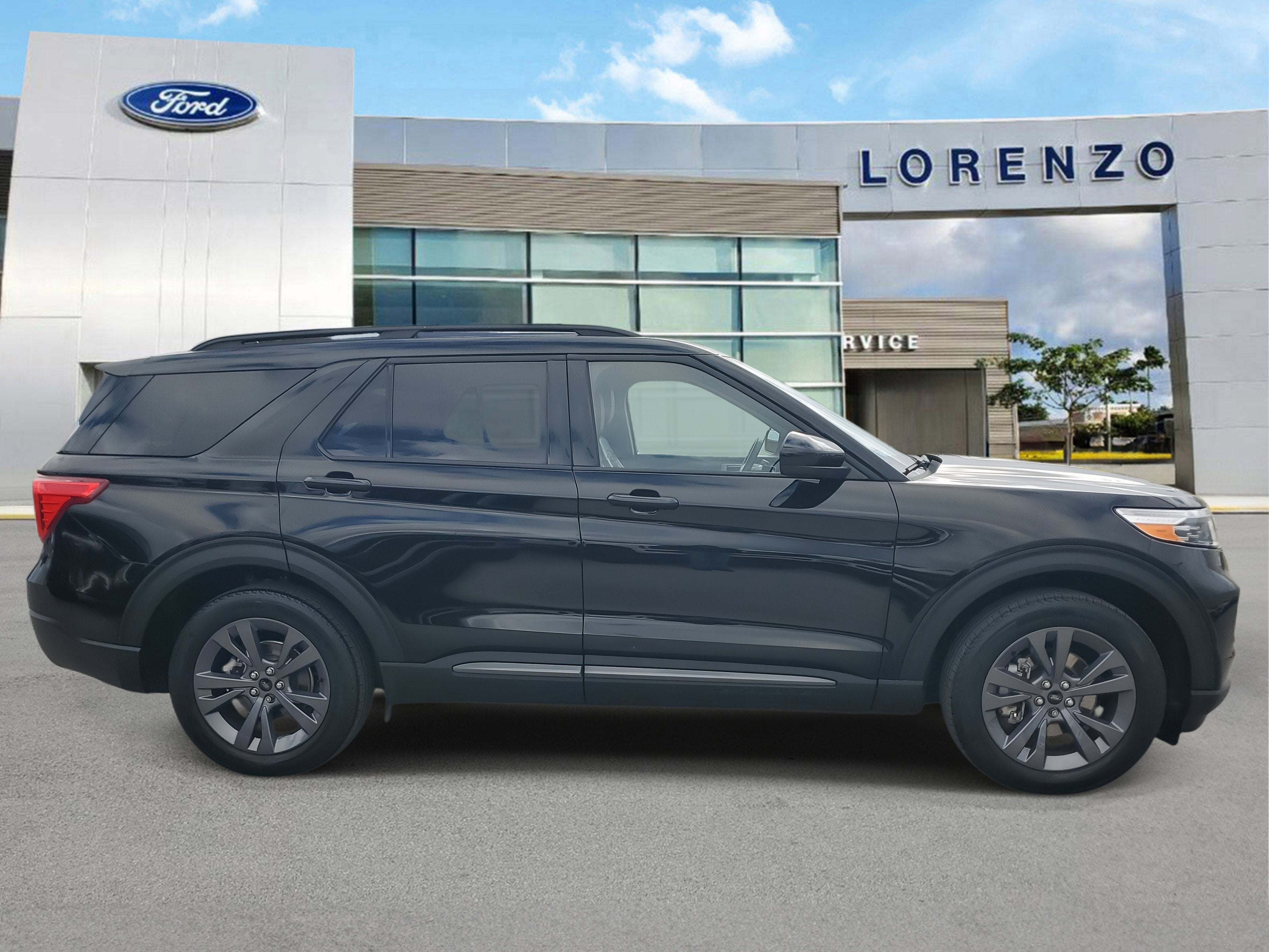 2023 Ford Explorer XLT 4WD