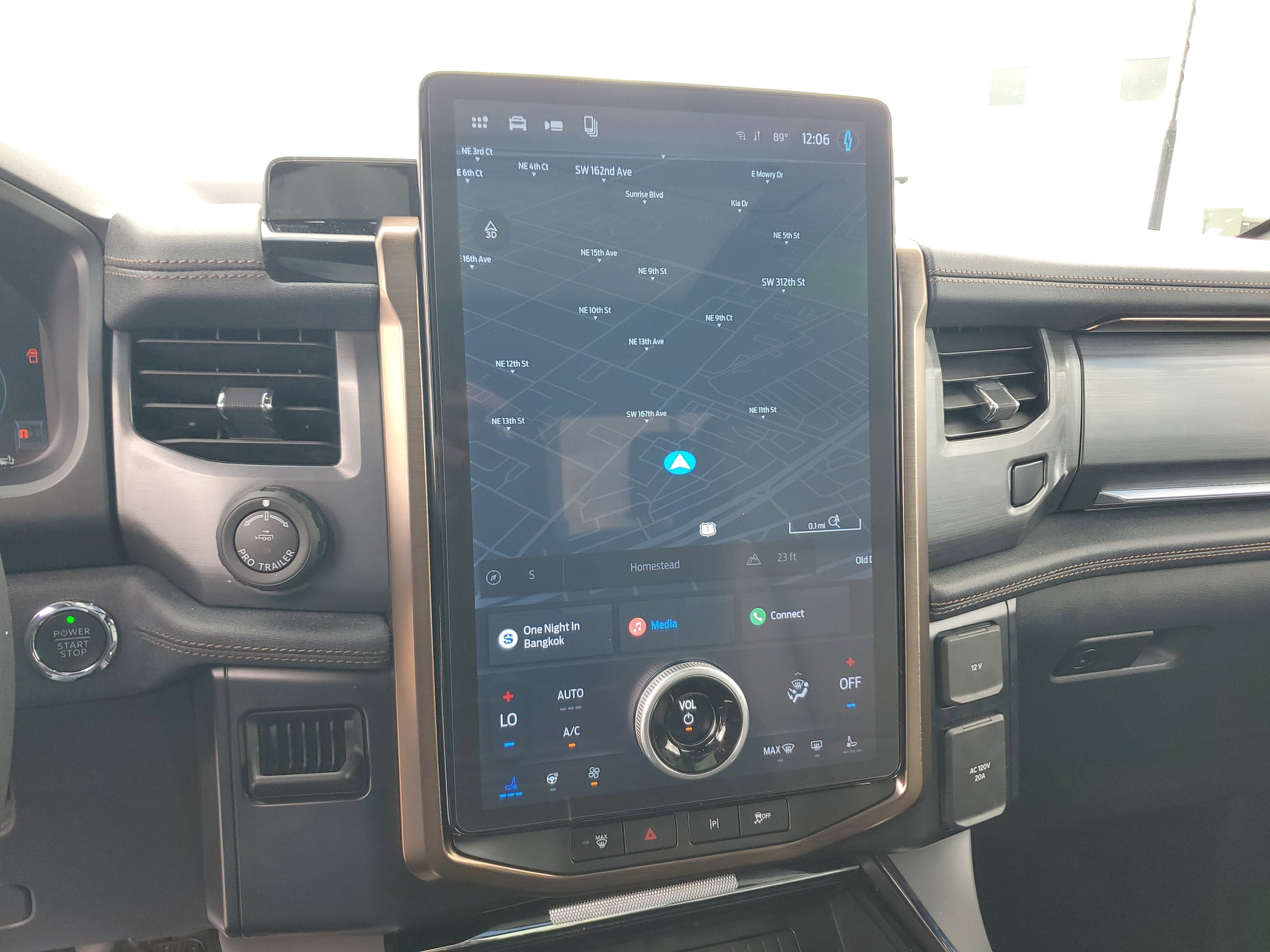 2024 Ford F-150 Lightning LARIAT 4WD