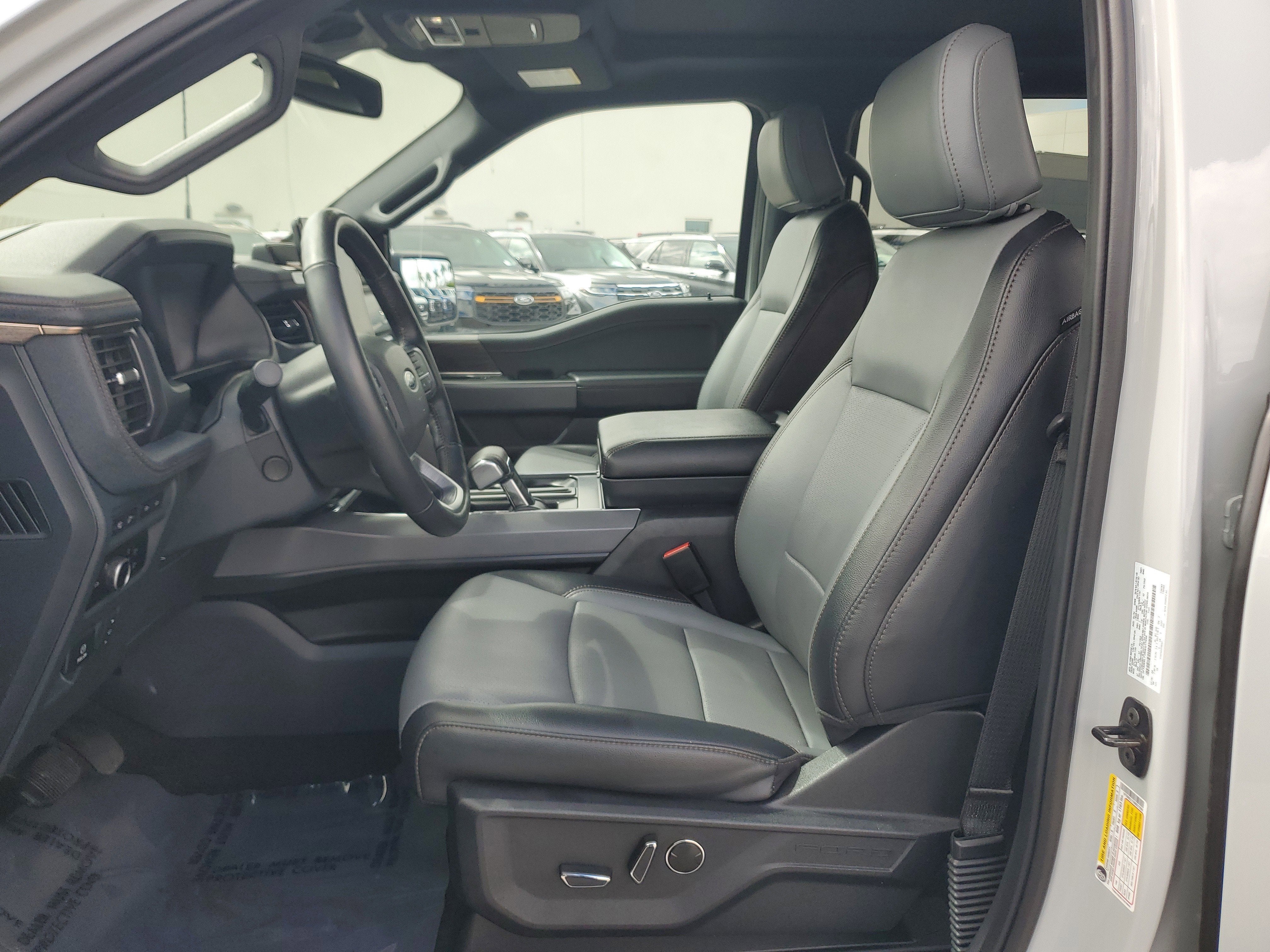 2024 Ford F-150 Lightning LARIAT 4WD