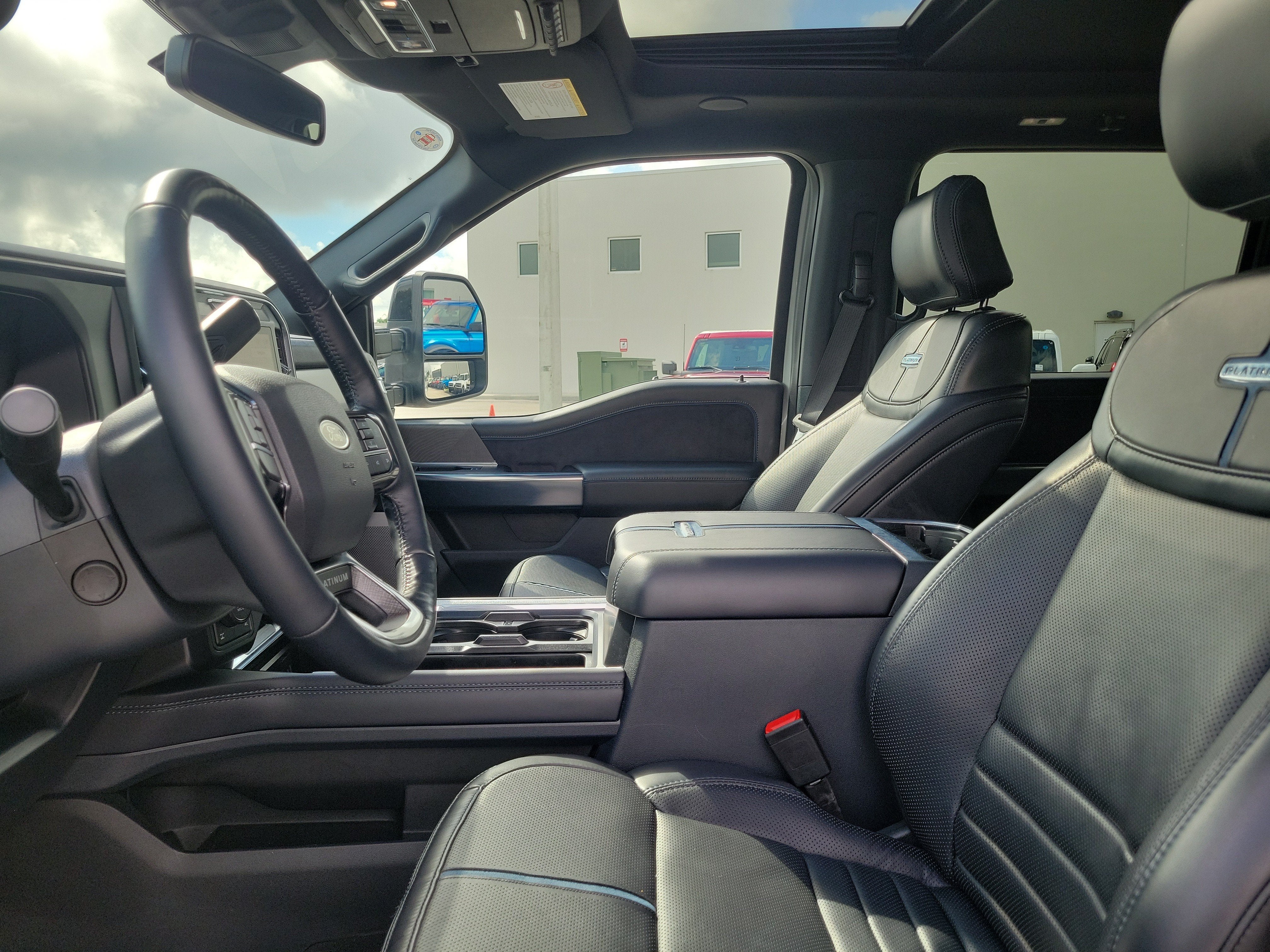 2025 Ford Super Duty F-250 SRW Platinum 4WD