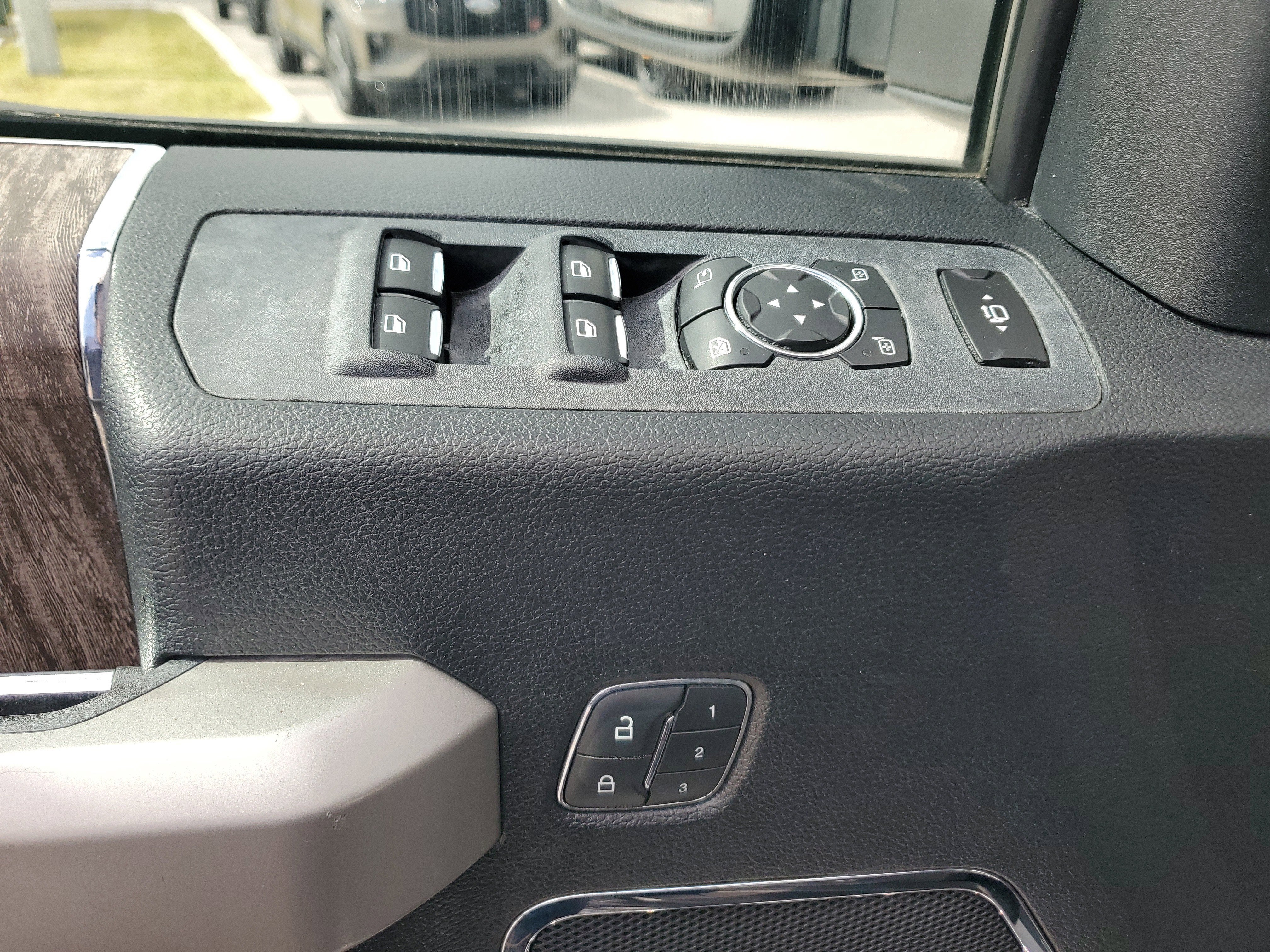 2019 Ford Super Duty F-350 SRW LARIAT 4WD Diesel