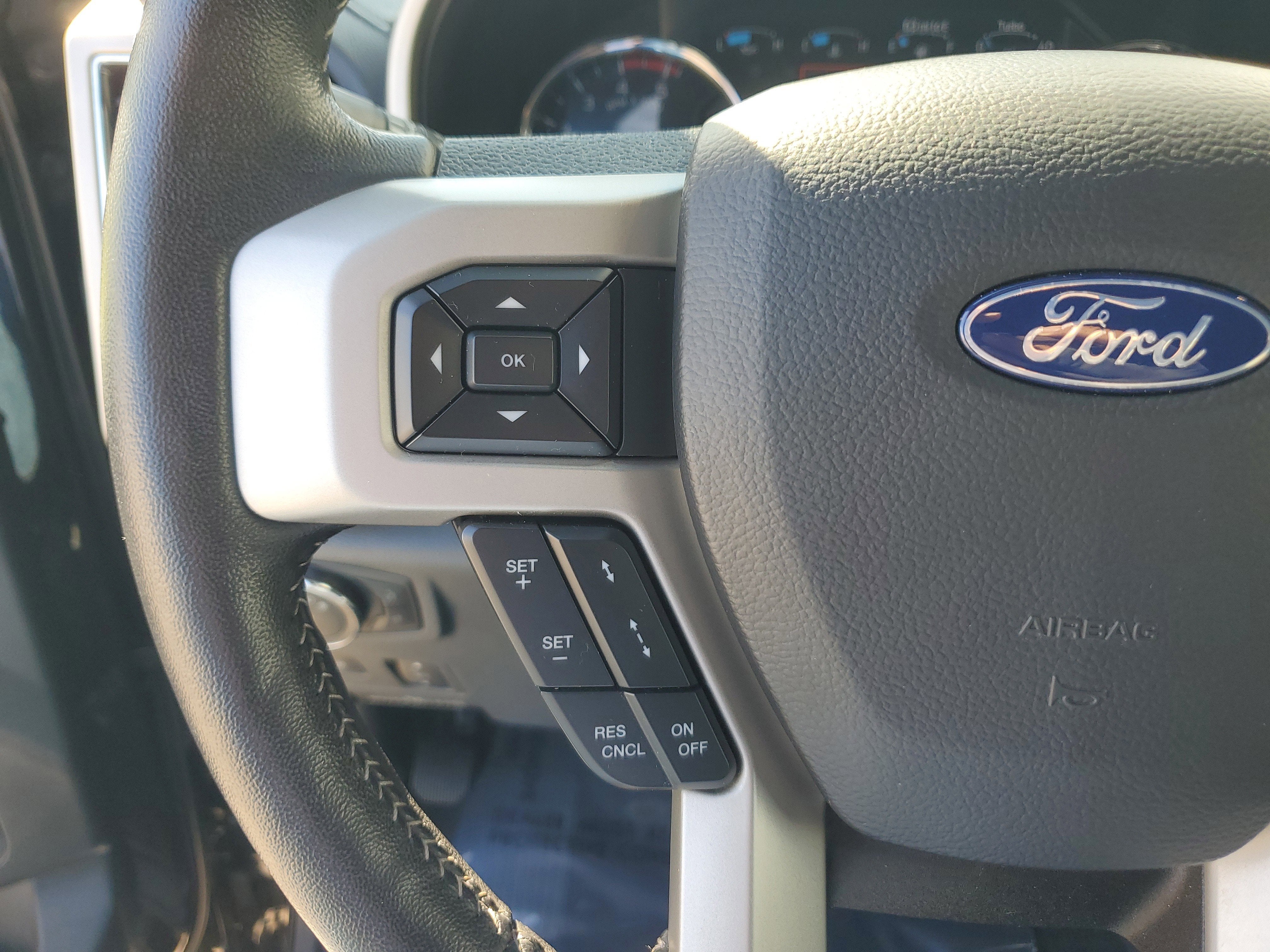 2022 Ford Super Duty F-350 SRW LARIAT 4WD Diesel