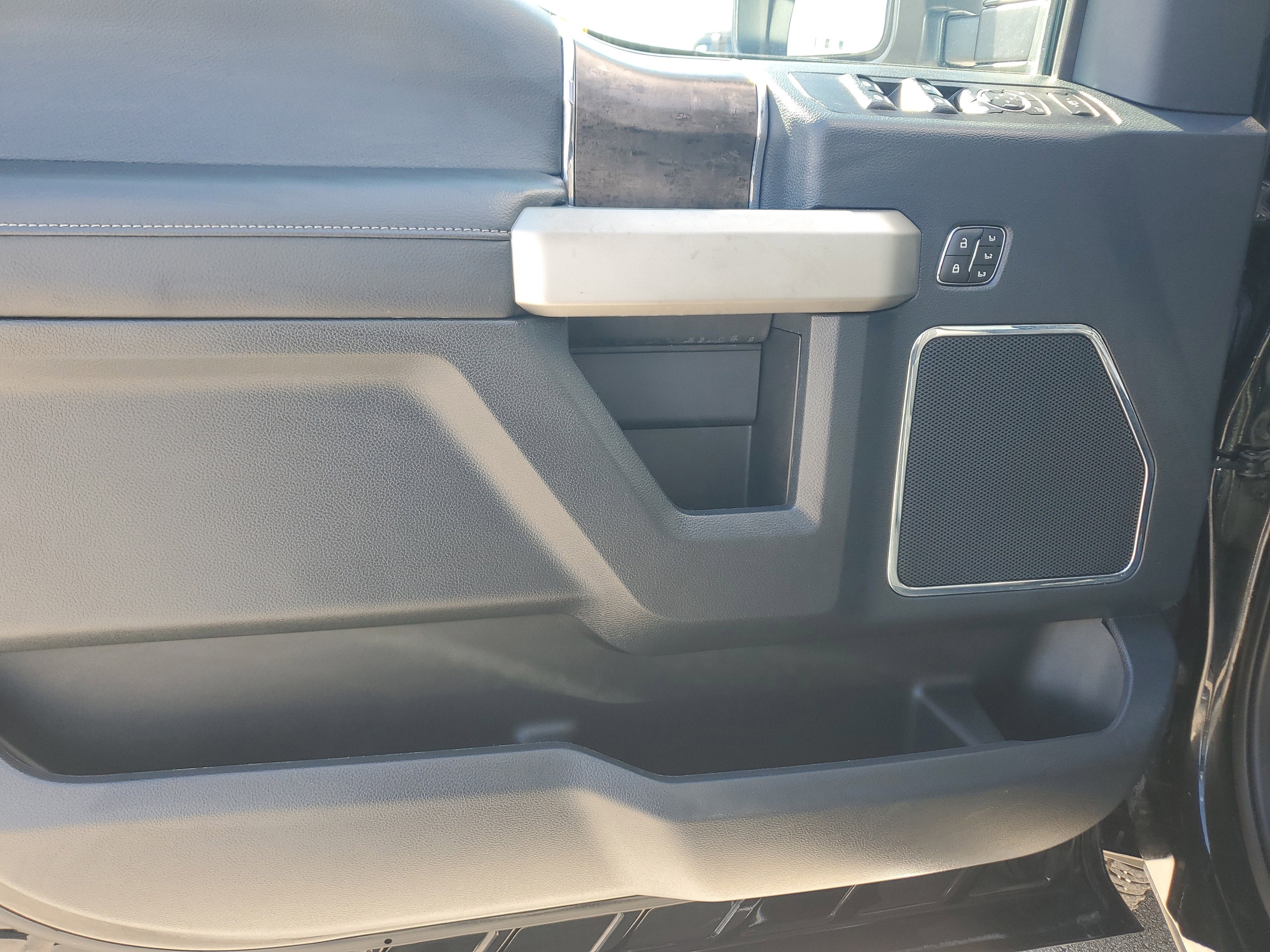 2022 Ford Super Duty F-350 SRW LARIAT 4WD Diesel