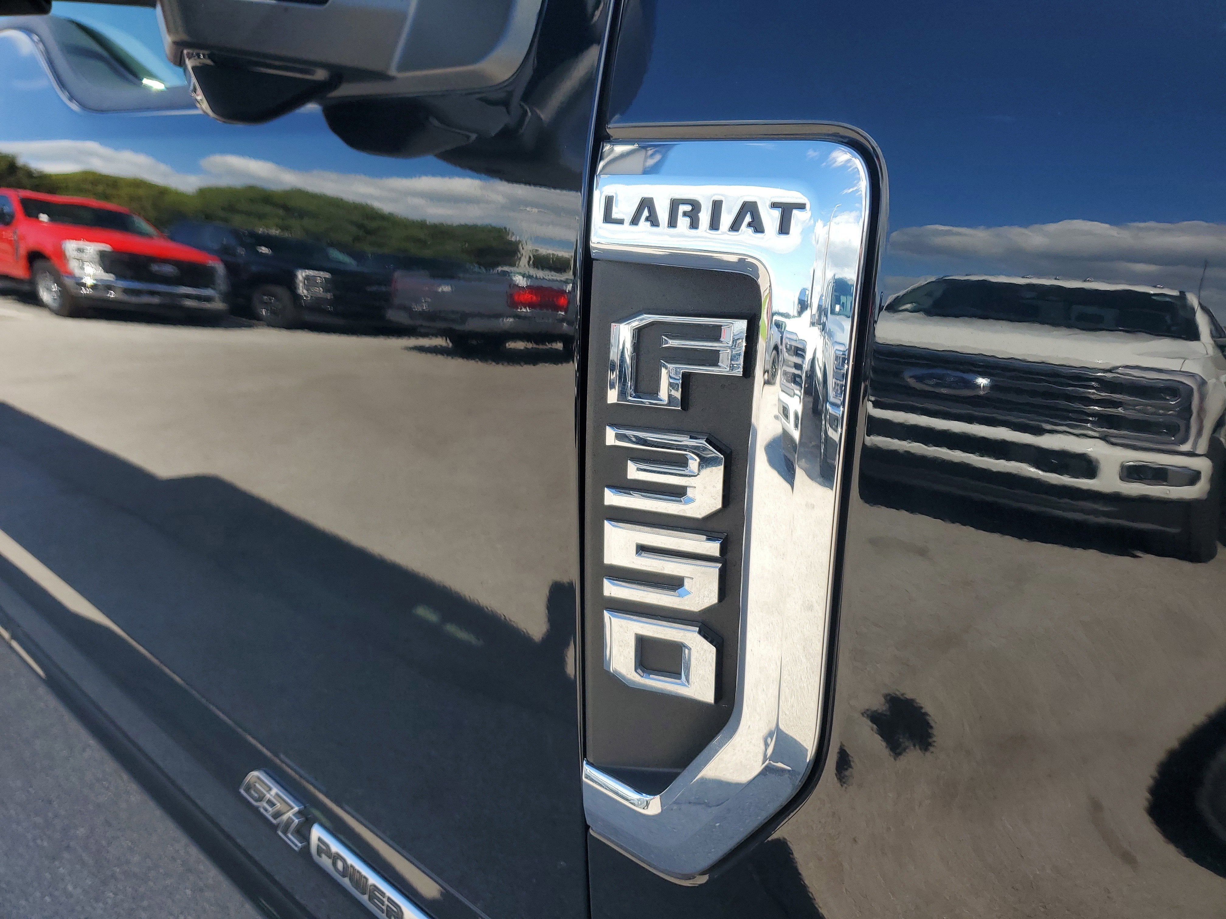 2022 Ford Super Duty F-350 SRW LARIAT 4WD Diesel
