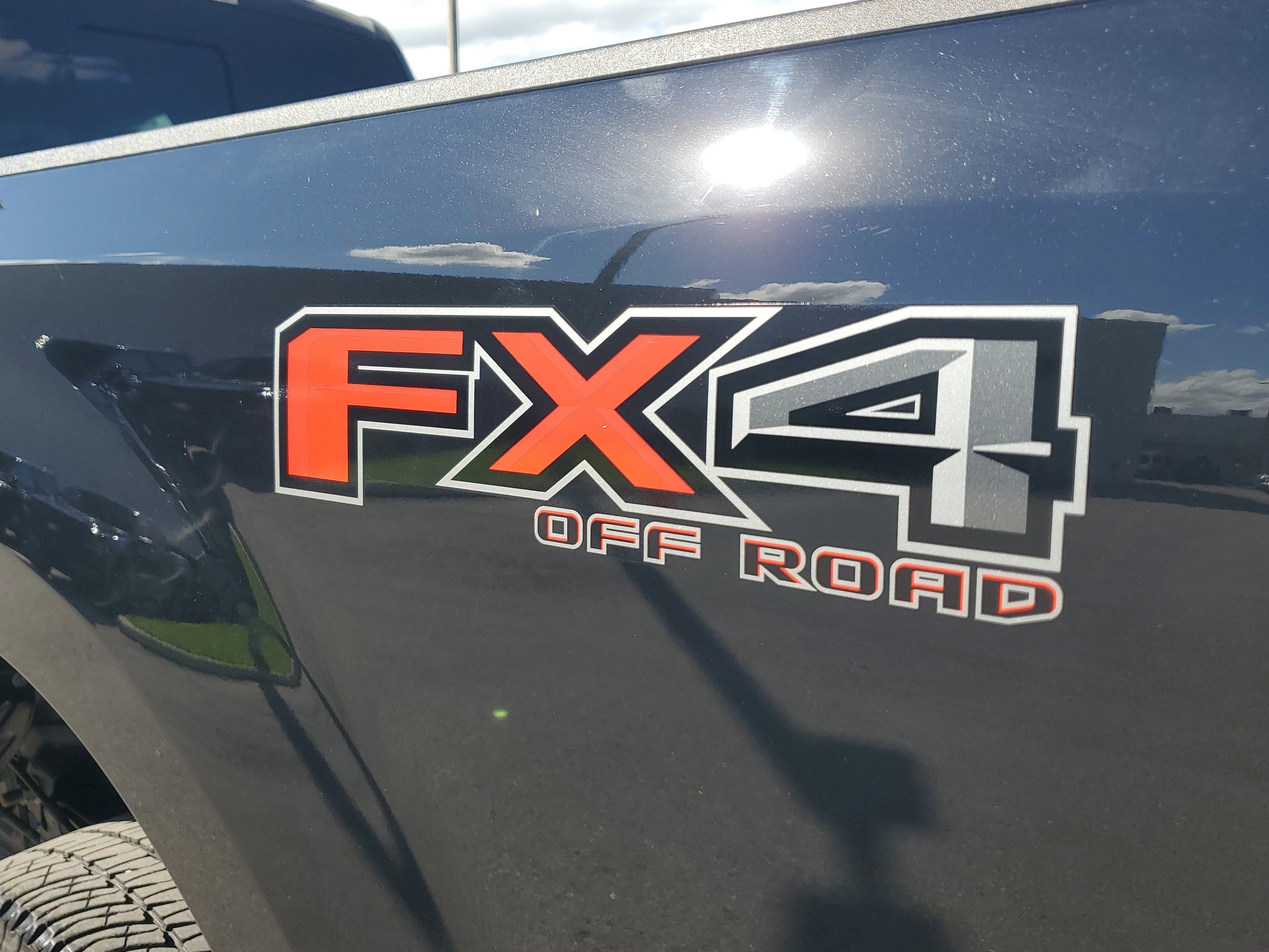 2022 Ford Super Duty F-350 SRW LARIAT 4WD Diesel