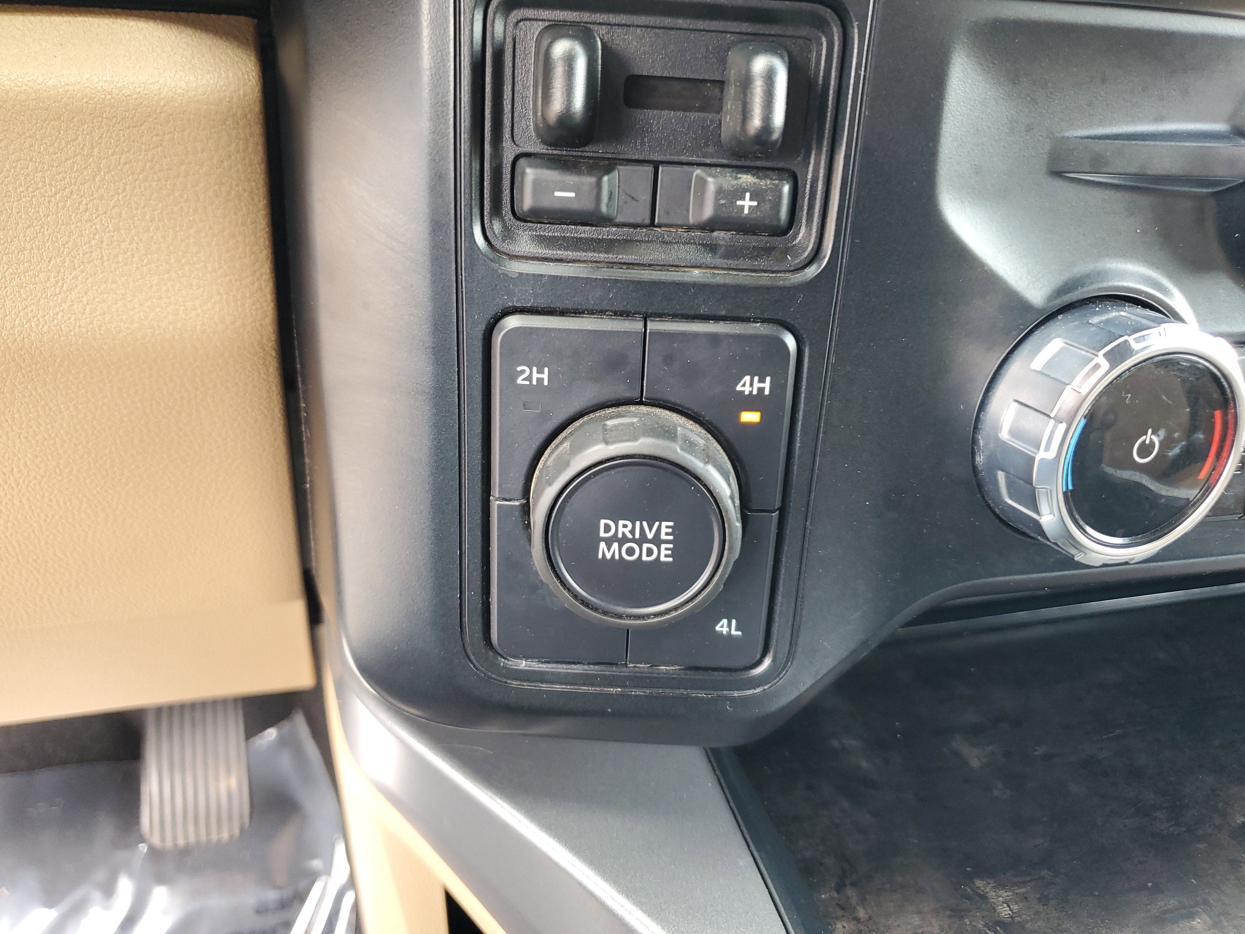 2023 Ford Super Duty F-350 DRW LARIAT 4WD Diesel