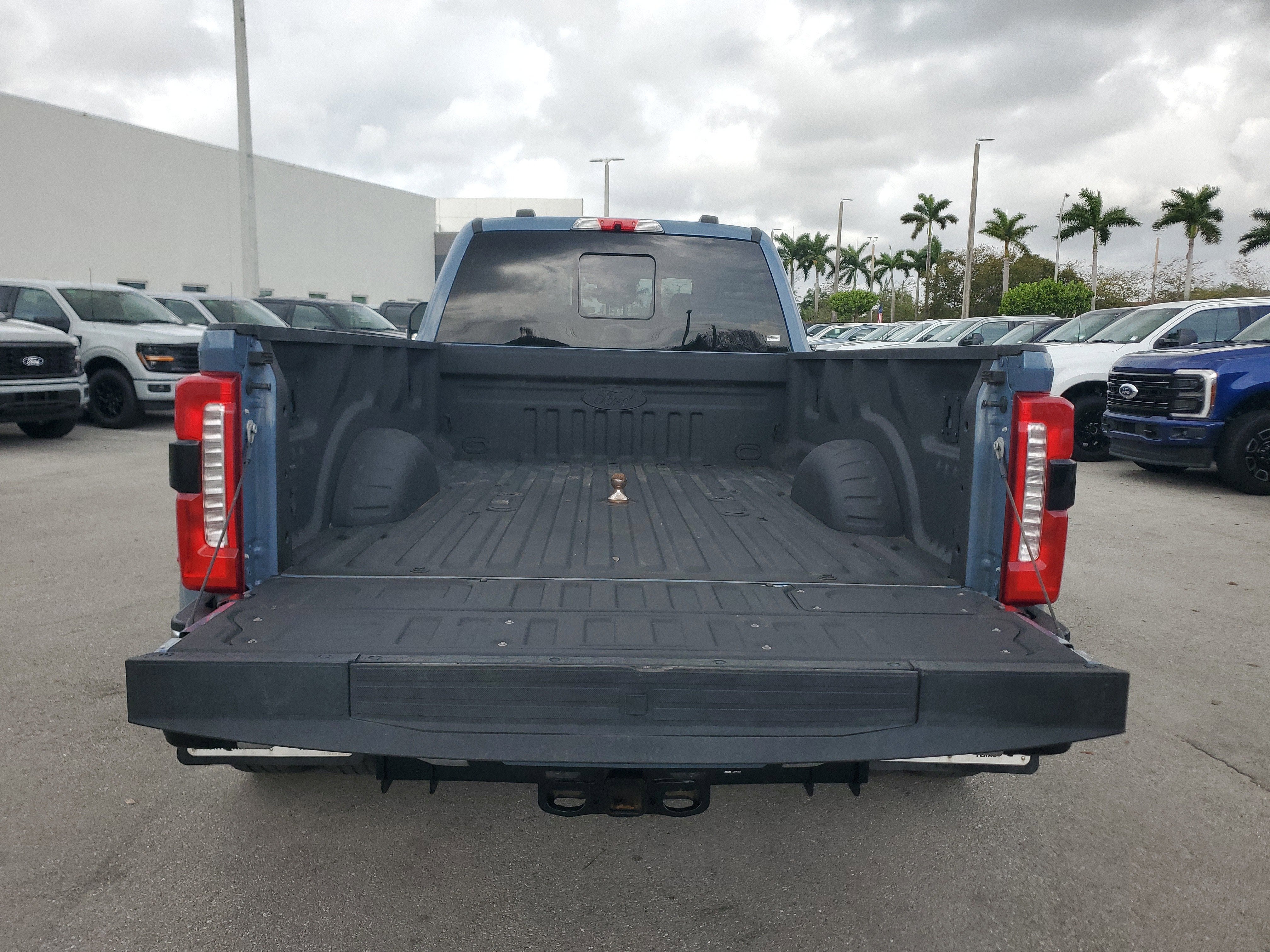 2023 Ford Super Duty F-350 DRW LARIAT 4WD Diesel