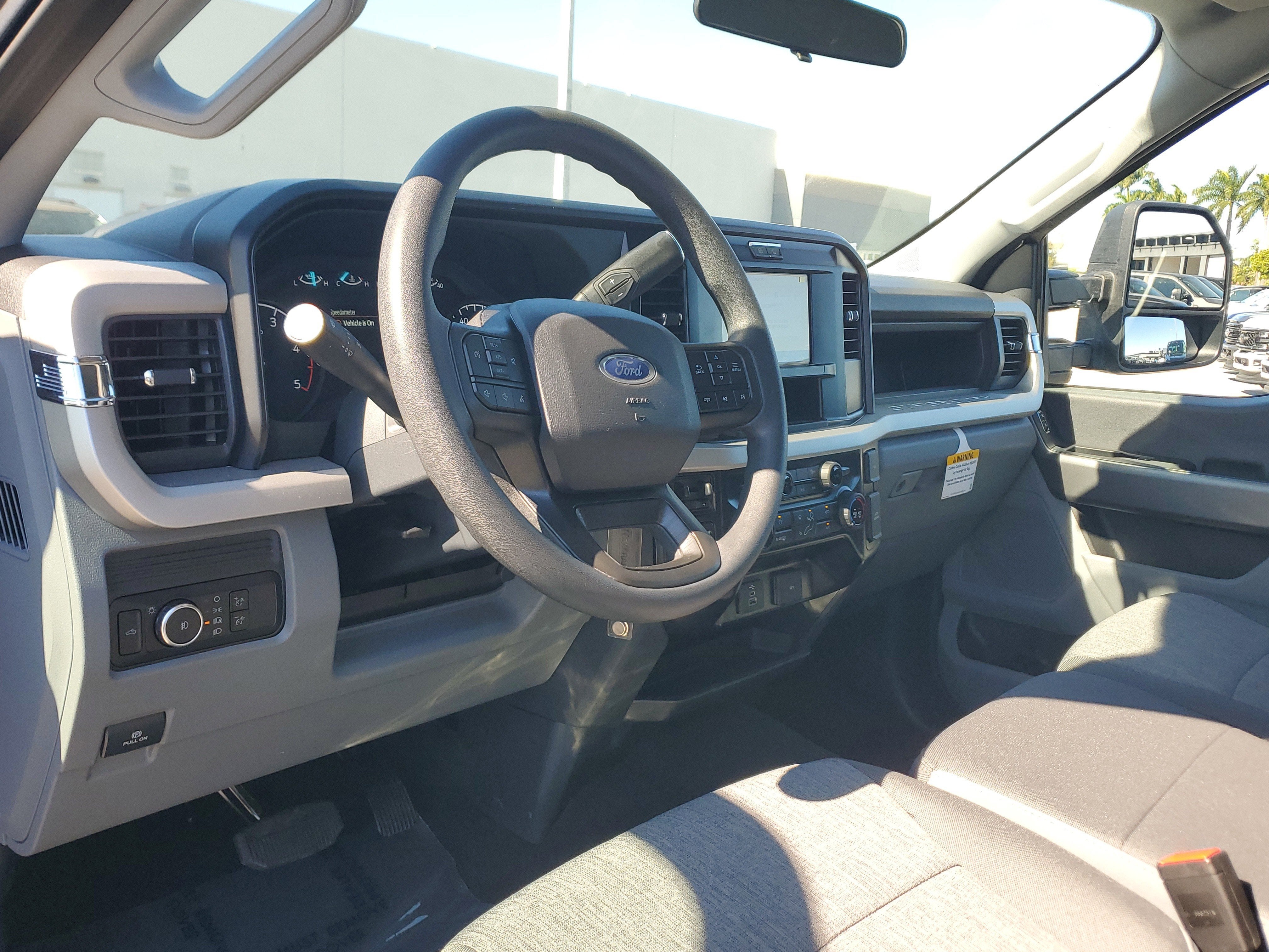 2026 Ford Super Duty F-350 DRW XL