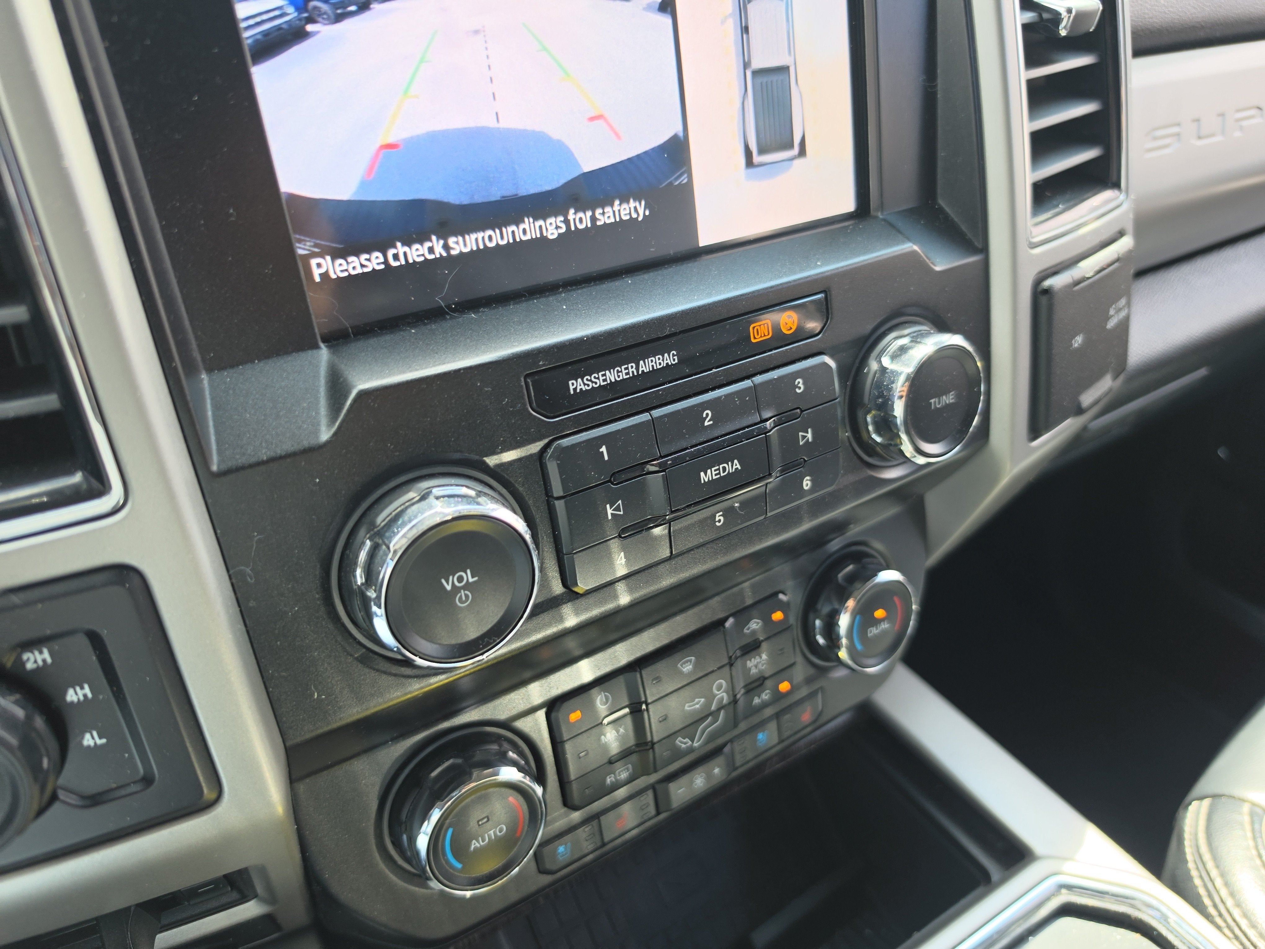 2020 Ford Super Duty F-350 DRW LARIAT