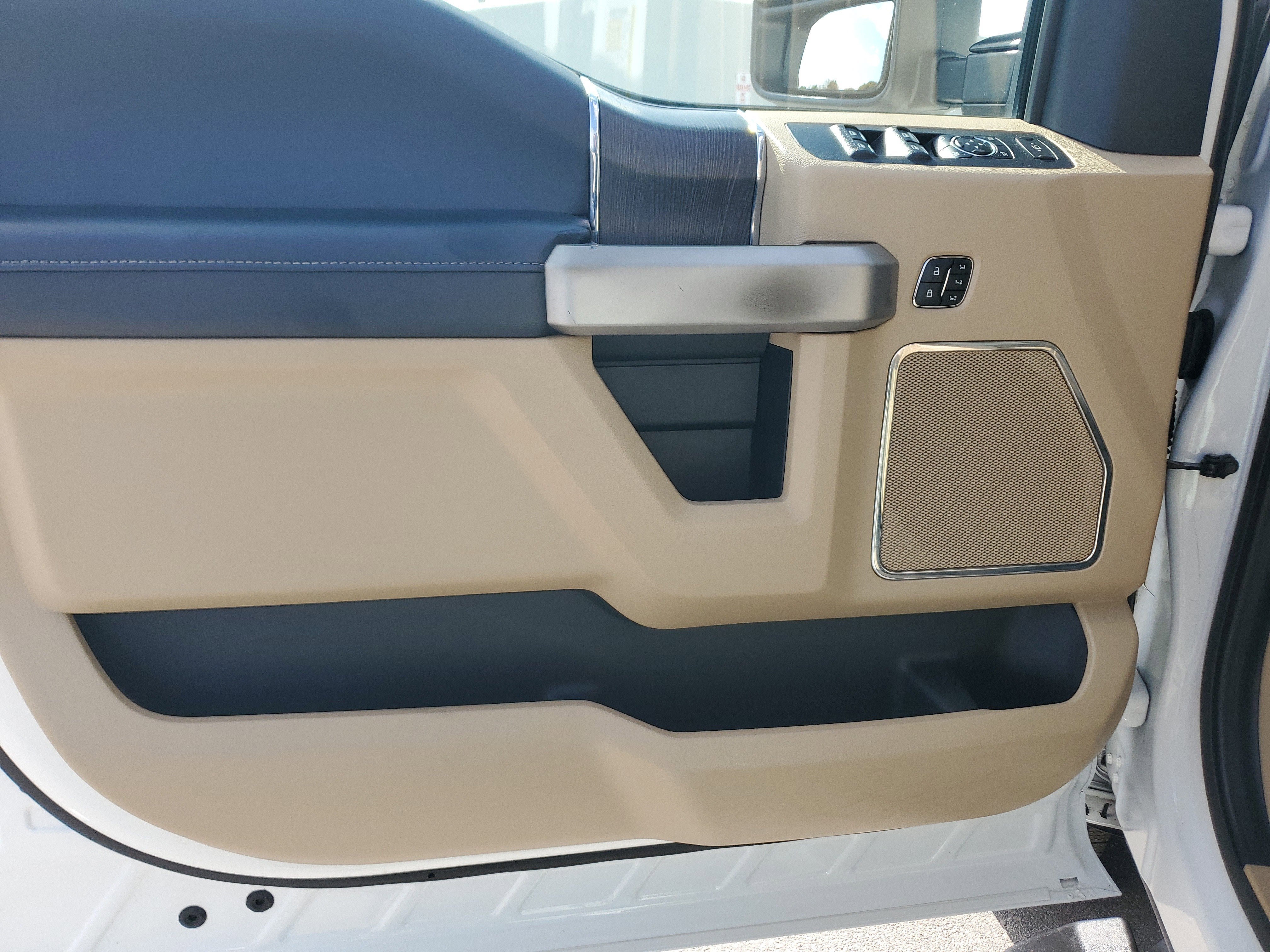 2020 Ford Super Duty F-350 DRW LARIAT 4WD Diesel