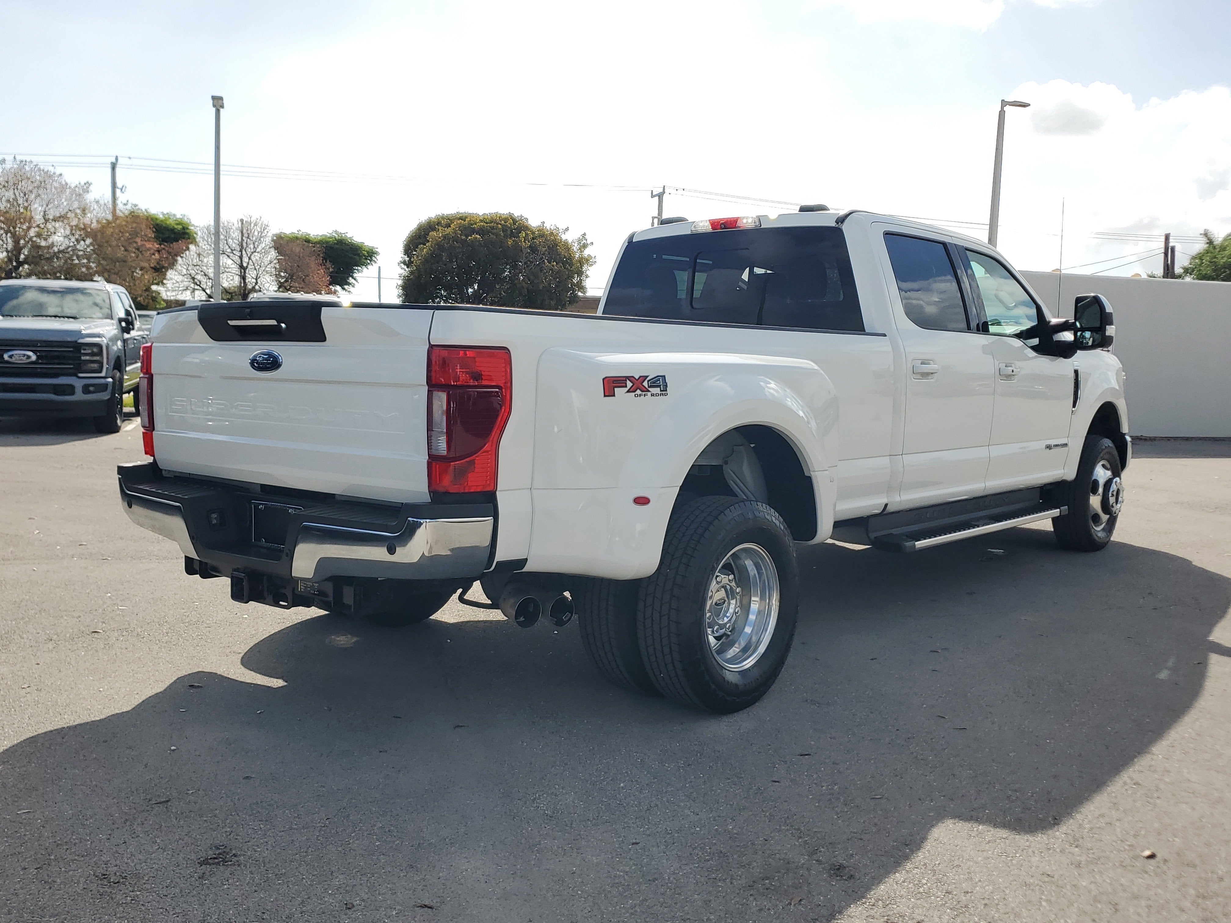 2020 Ford Super Duty F-350 DRW LARIAT 4WD Diesel