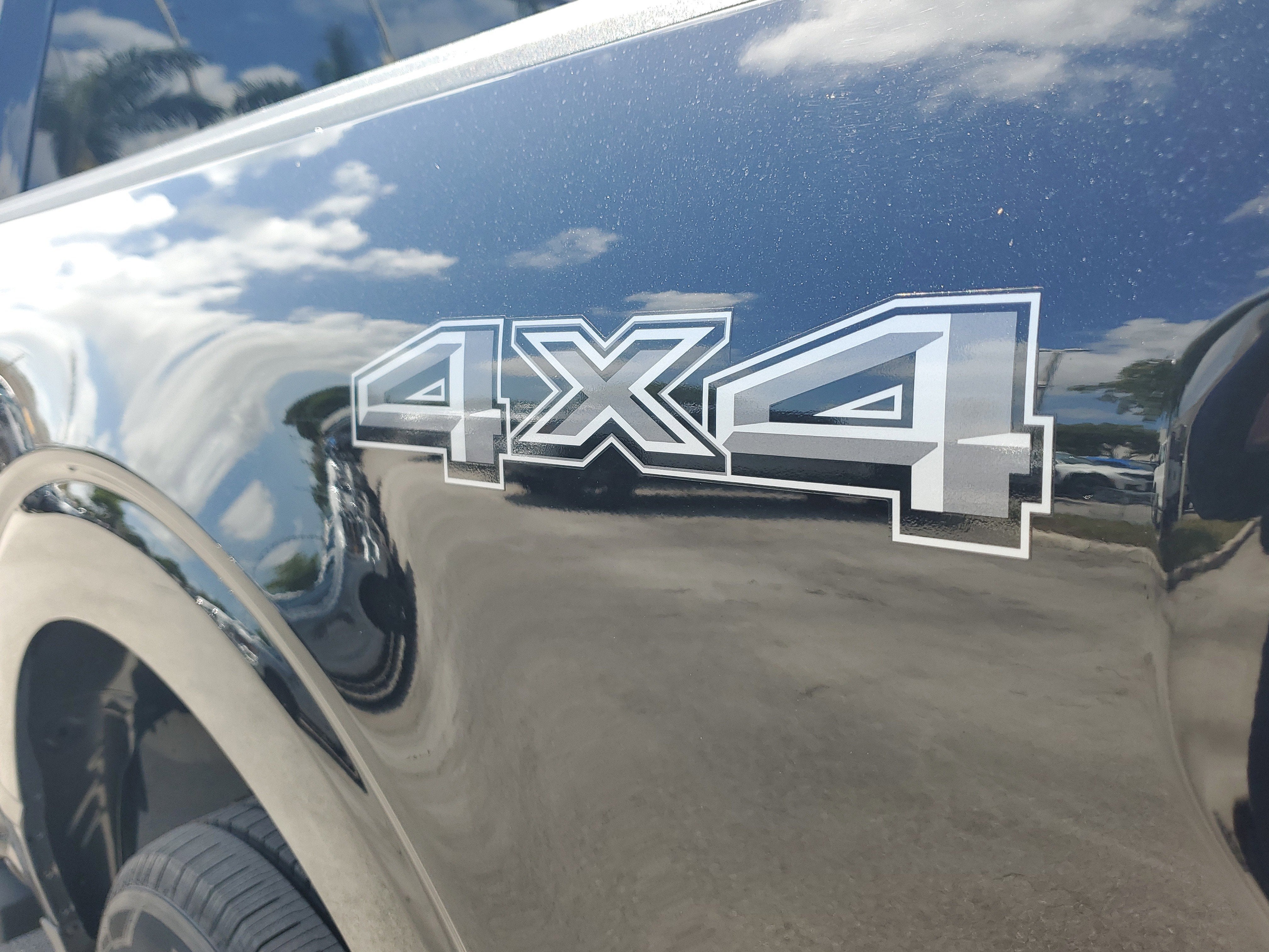 2023 Ford F-150 LARIAT 4WD