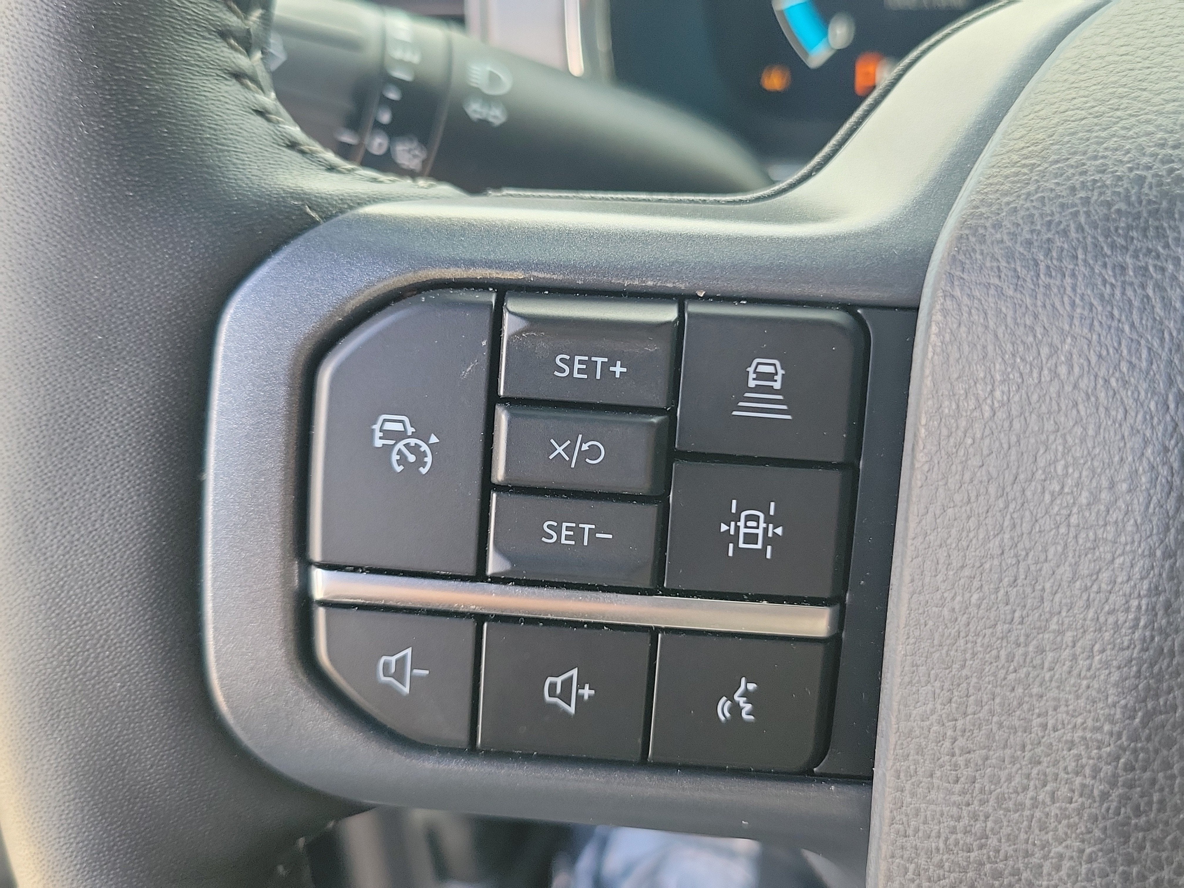 2023 Ford F-150 LARIAT 4WD