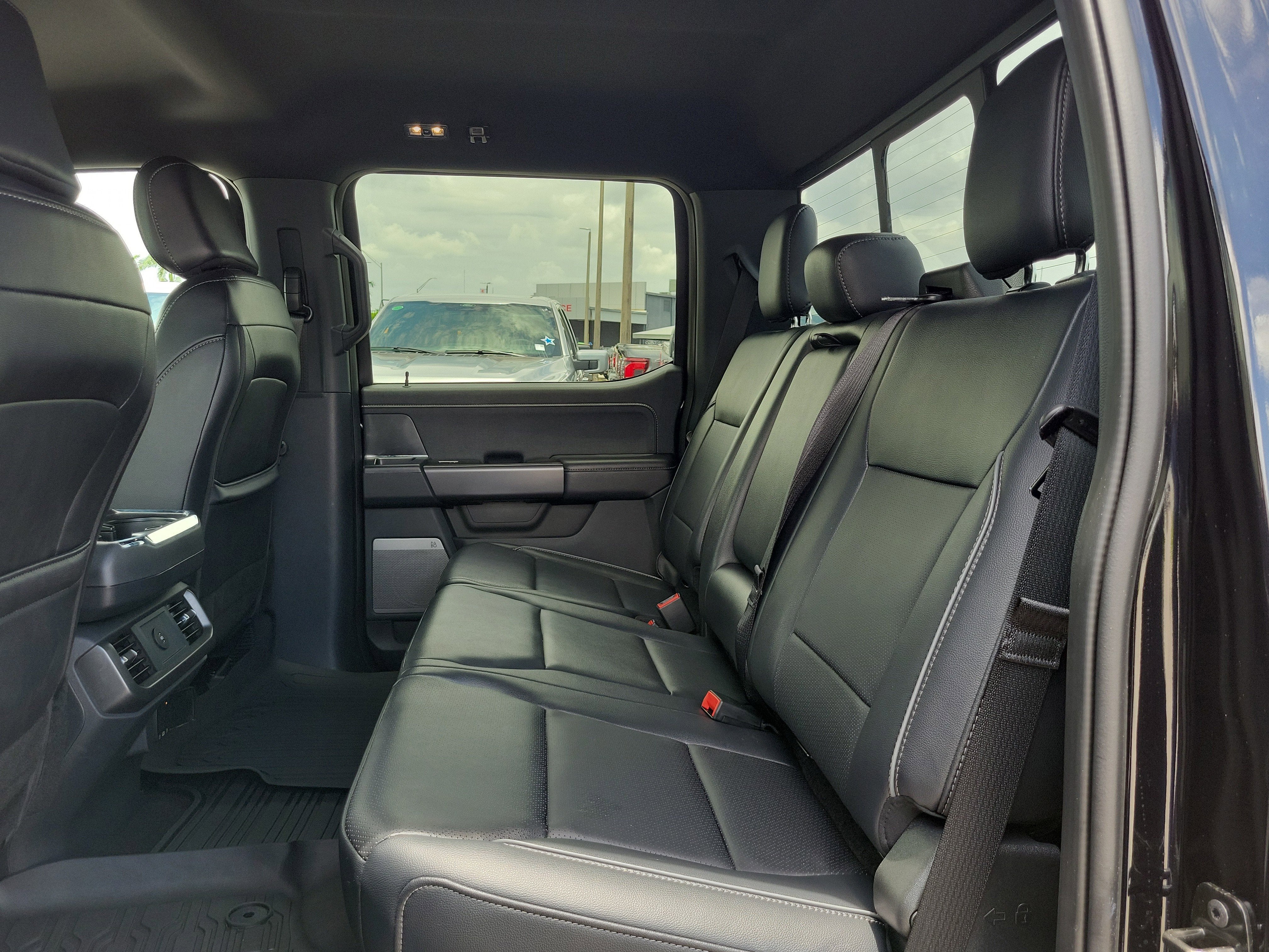 2025 Ford F-150 LARIAT 4WD