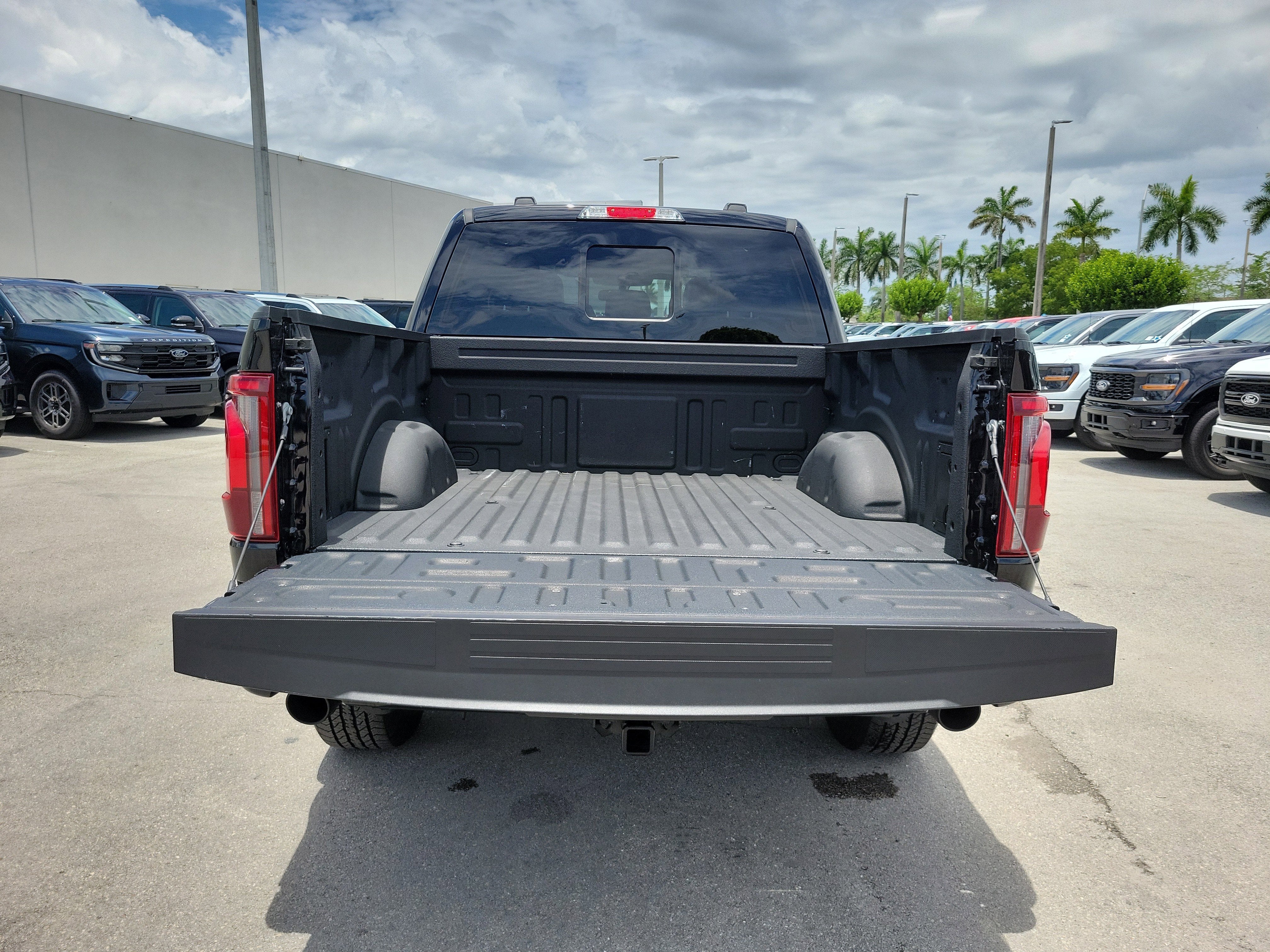 2025 Ford F-150 LARIAT 4WD