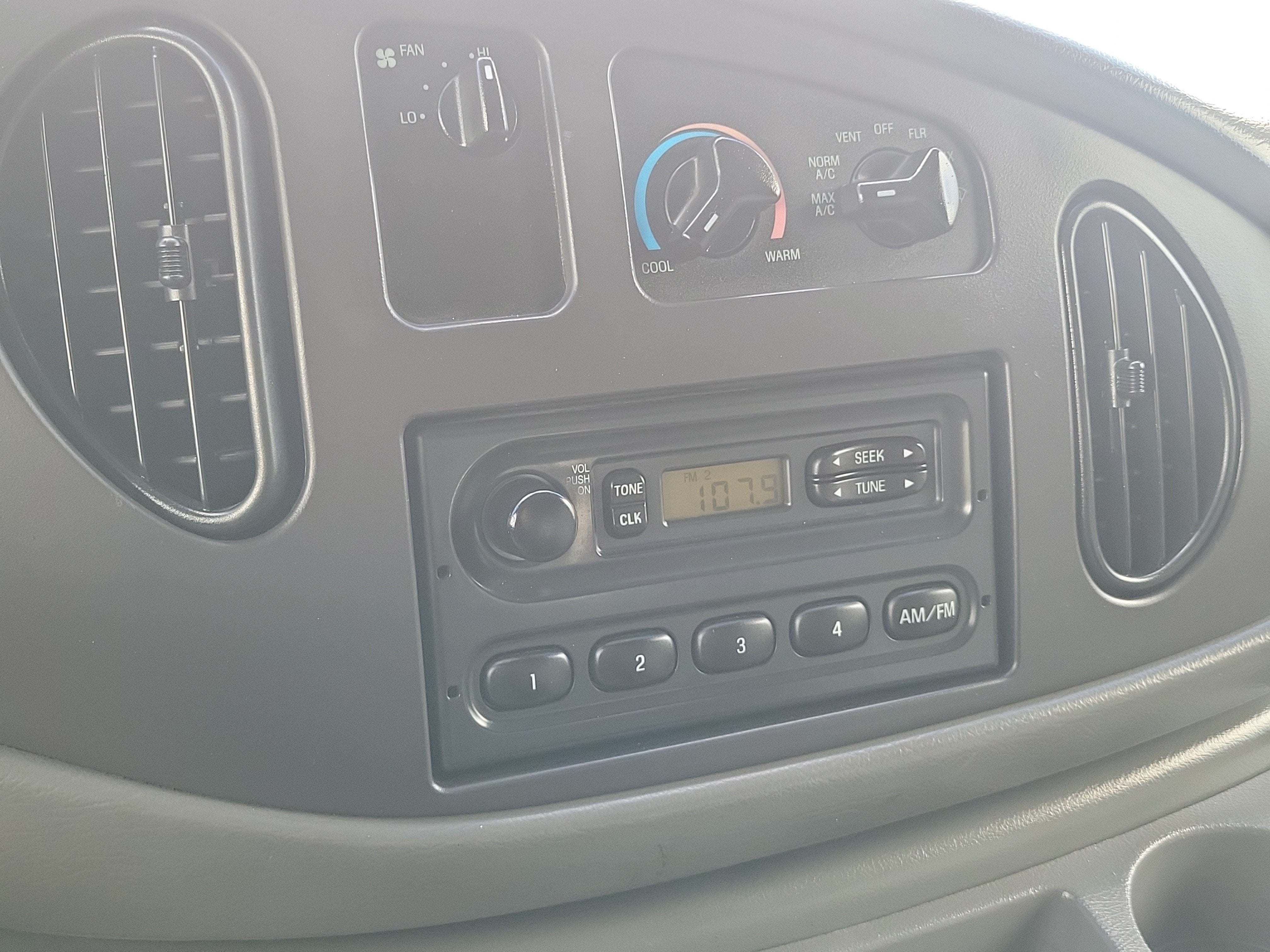 2005 Ford Econoline Cargo Van Base