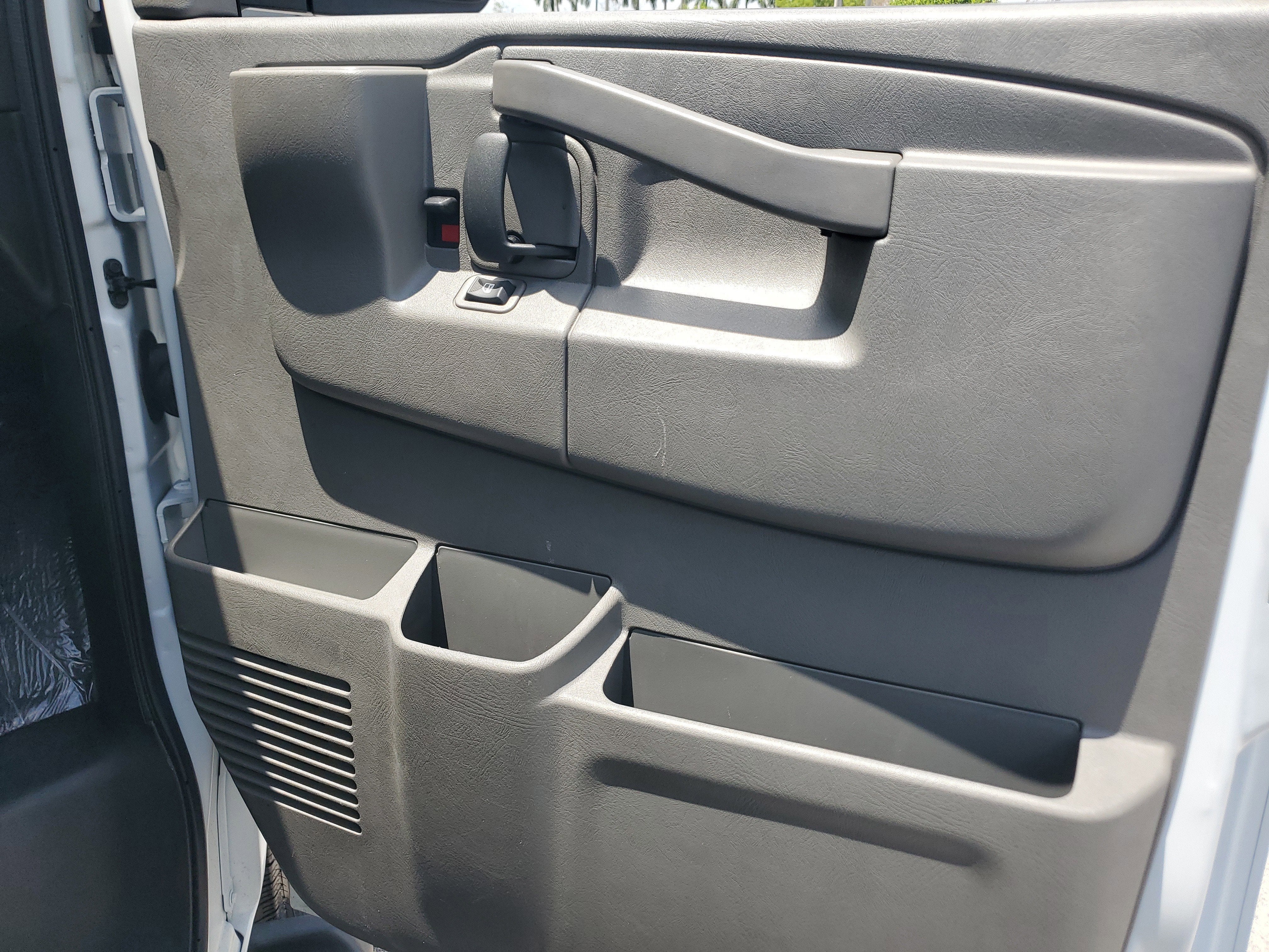 2025 Chevrolet Express Passenger LT