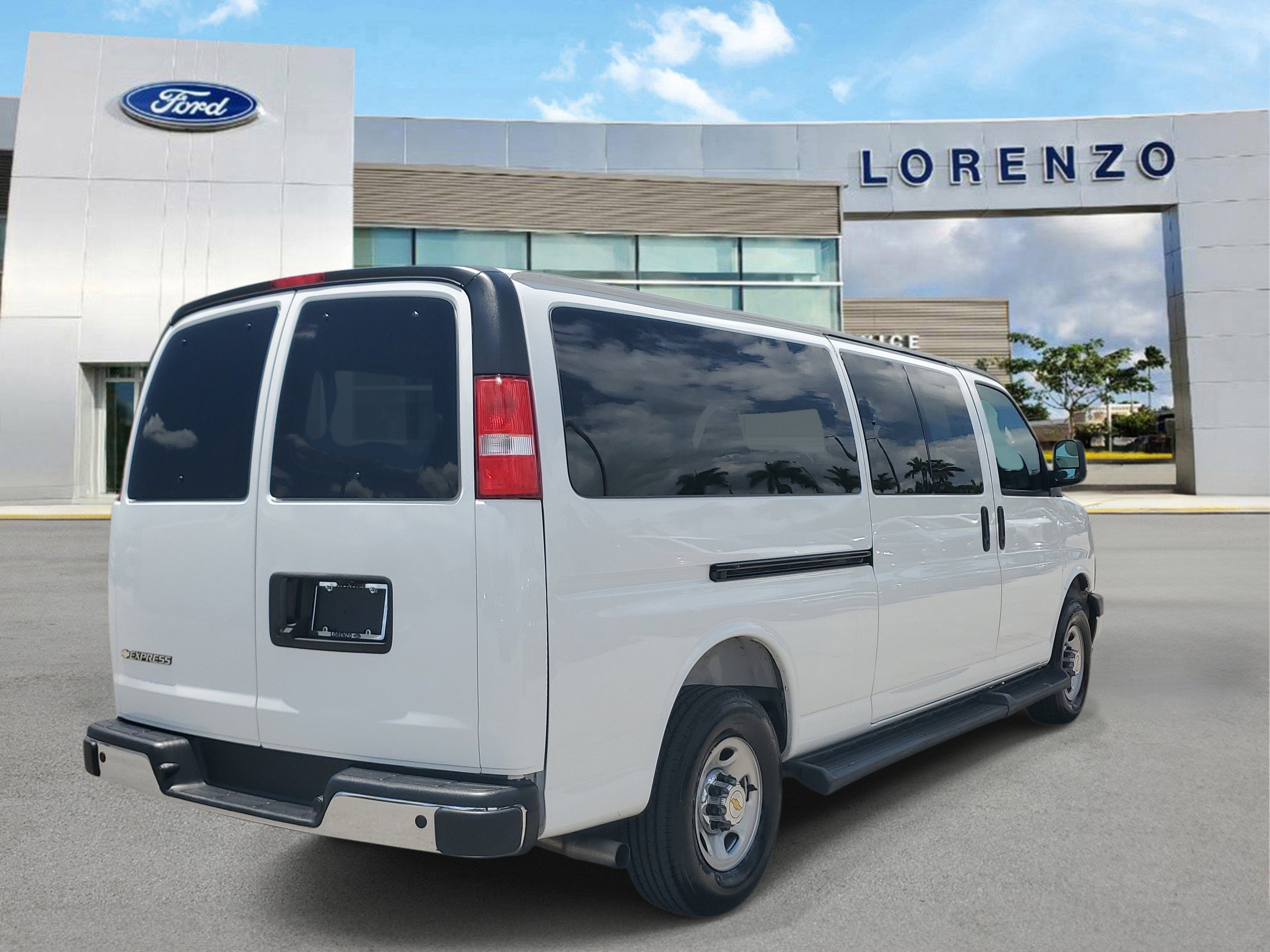 2025 Chevrolet Express Passenger LT