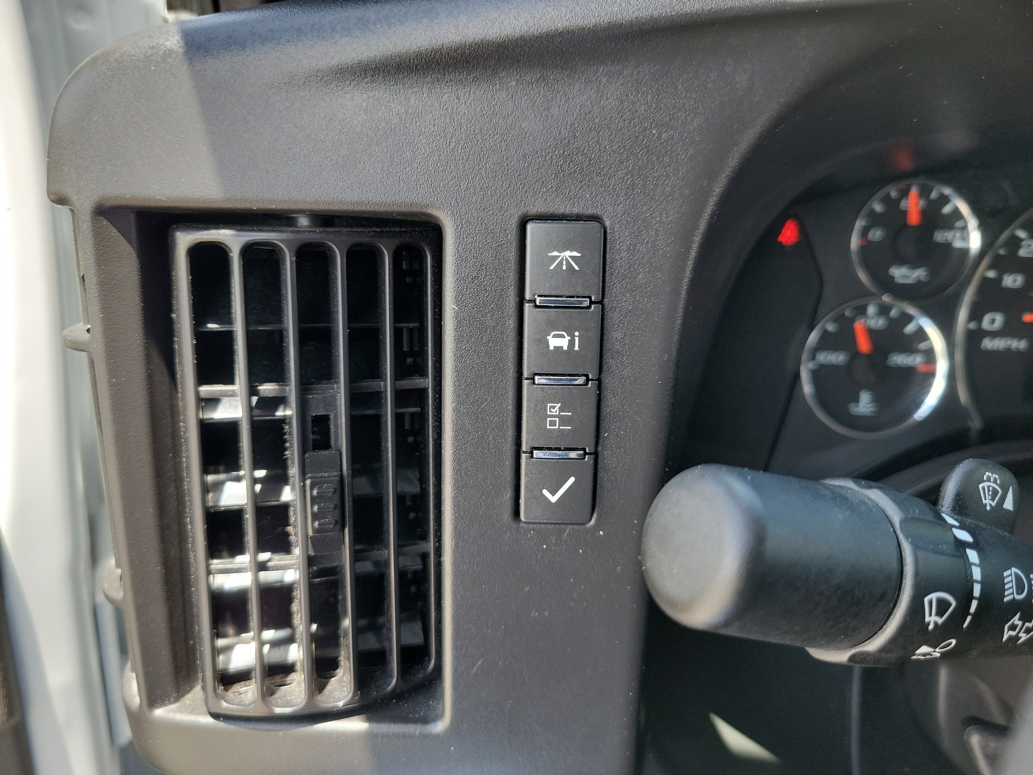 2025 Chevrolet Express Passenger LT