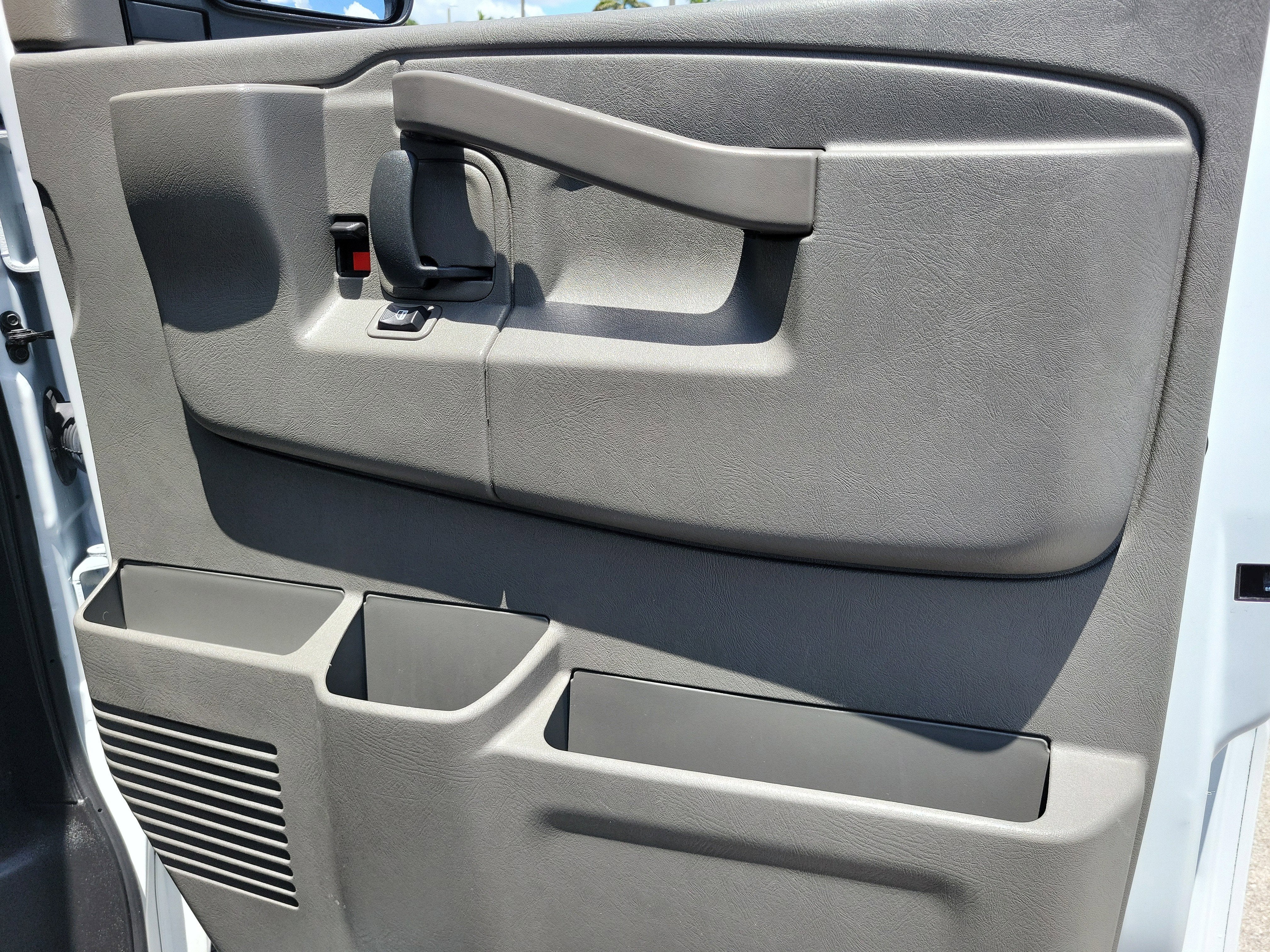 2025 Chevrolet Express Passenger LT