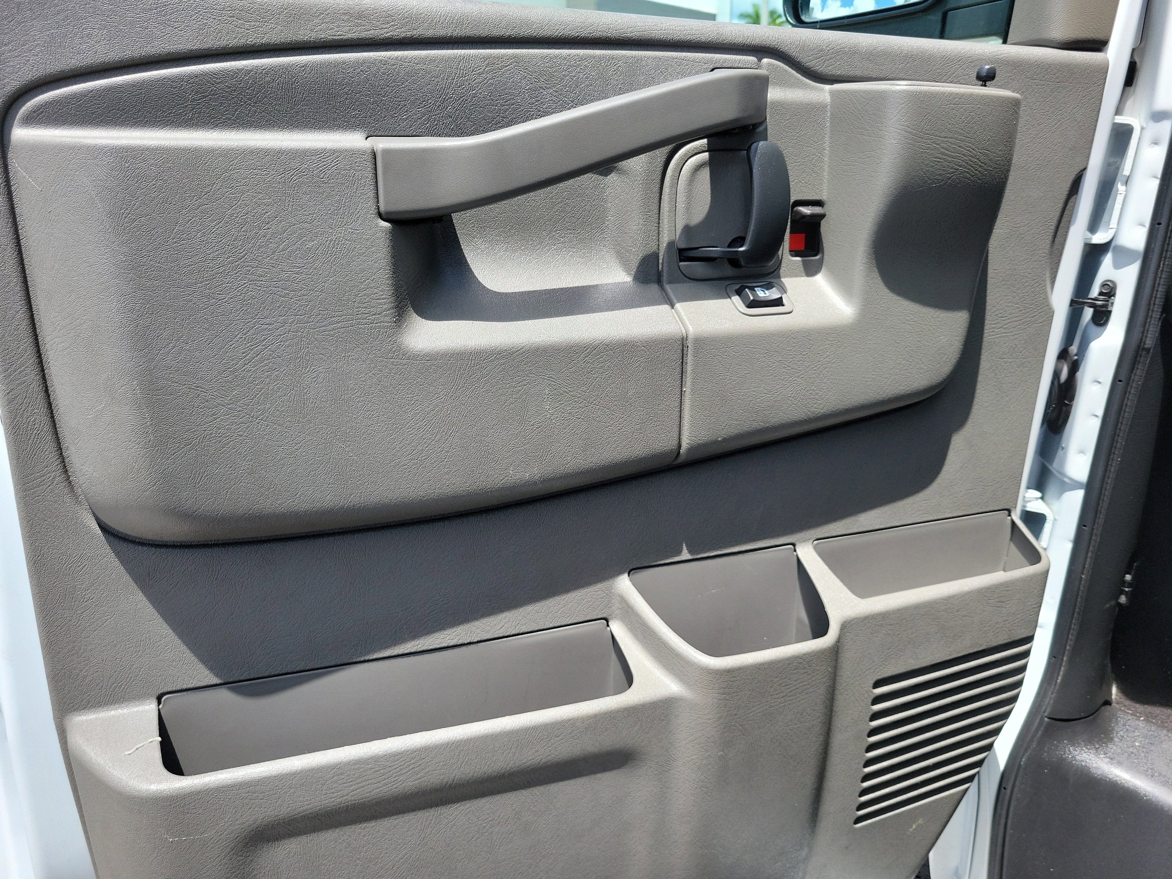 2023 Chevrolet Express Passenger LT