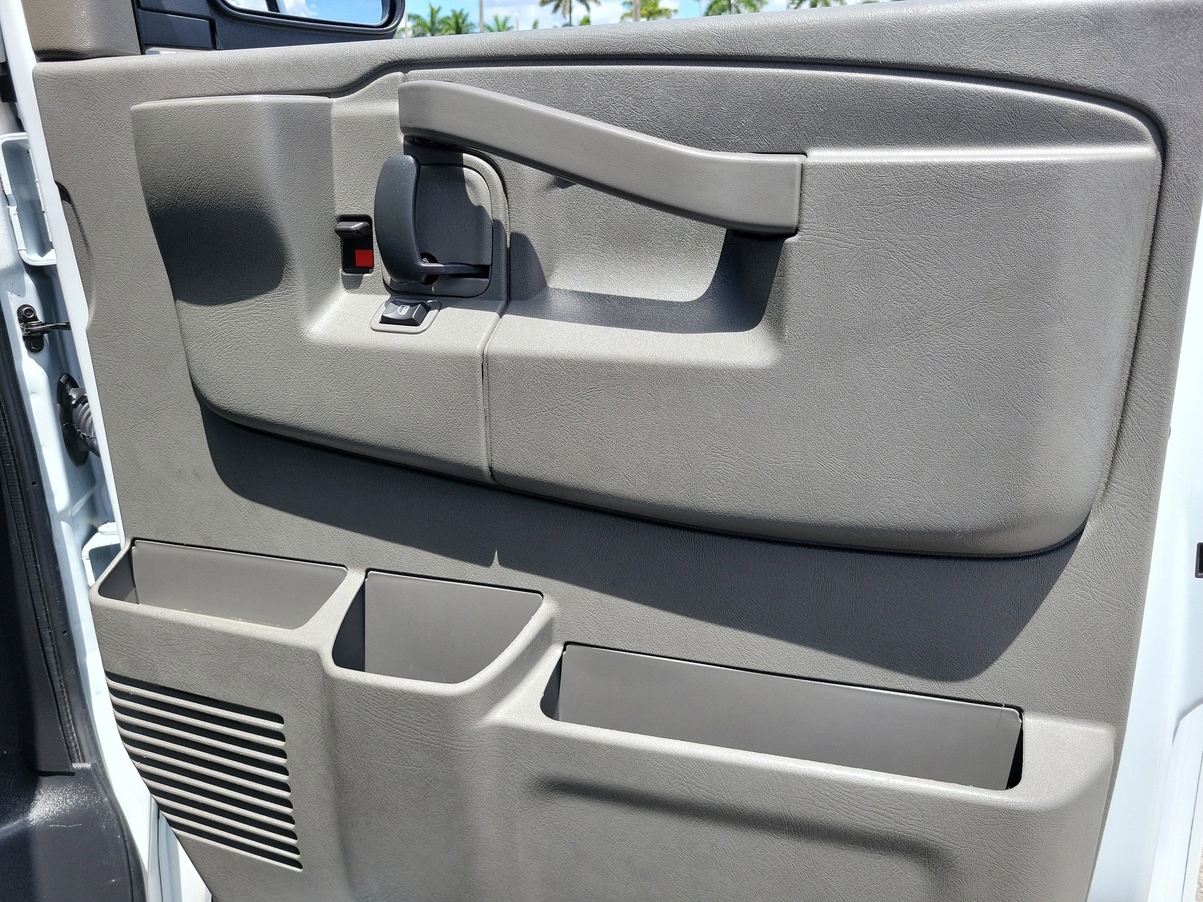 2023 Chevrolet Express Passenger LT