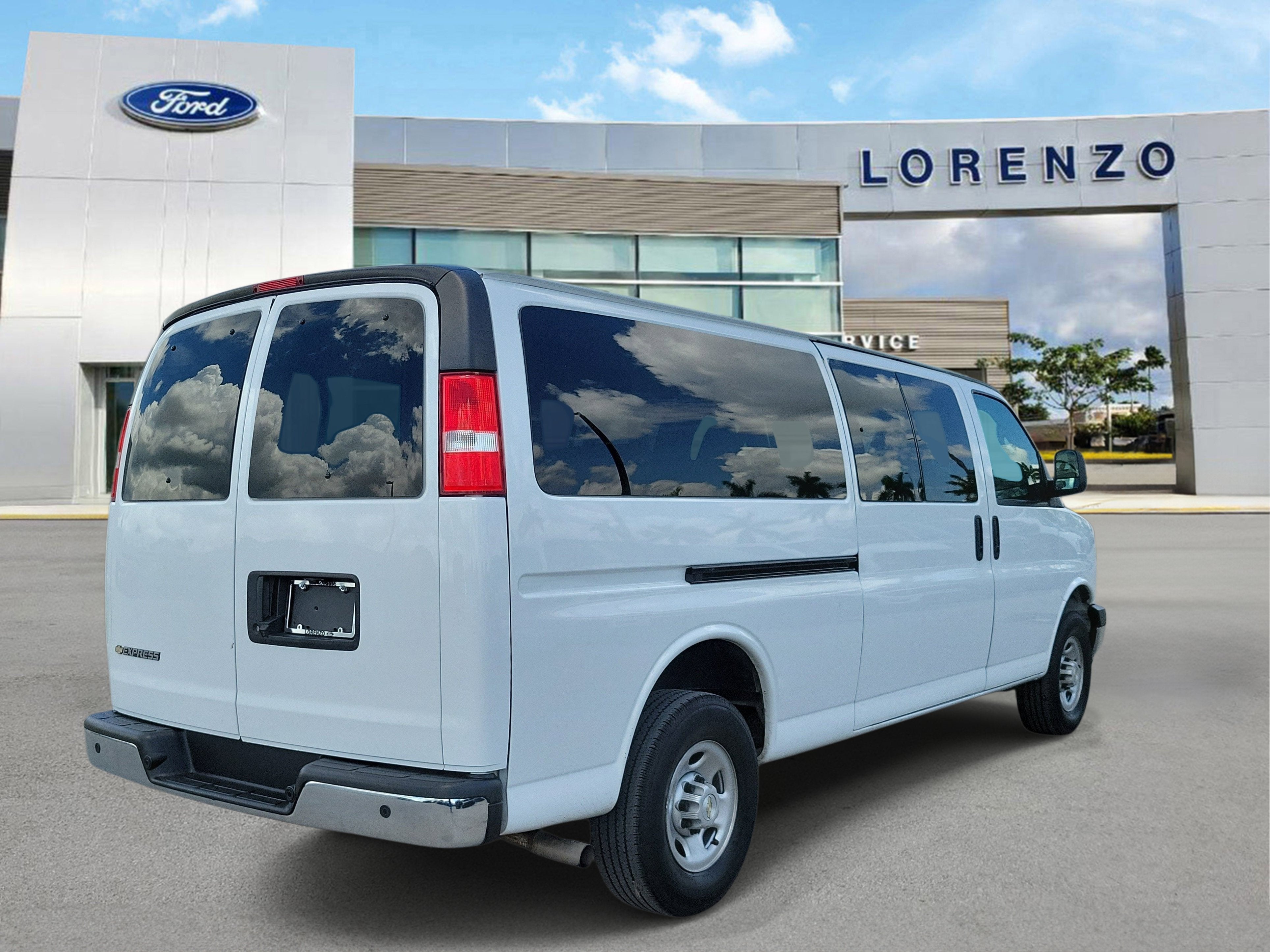 2023 Chevrolet Express Passenger LT