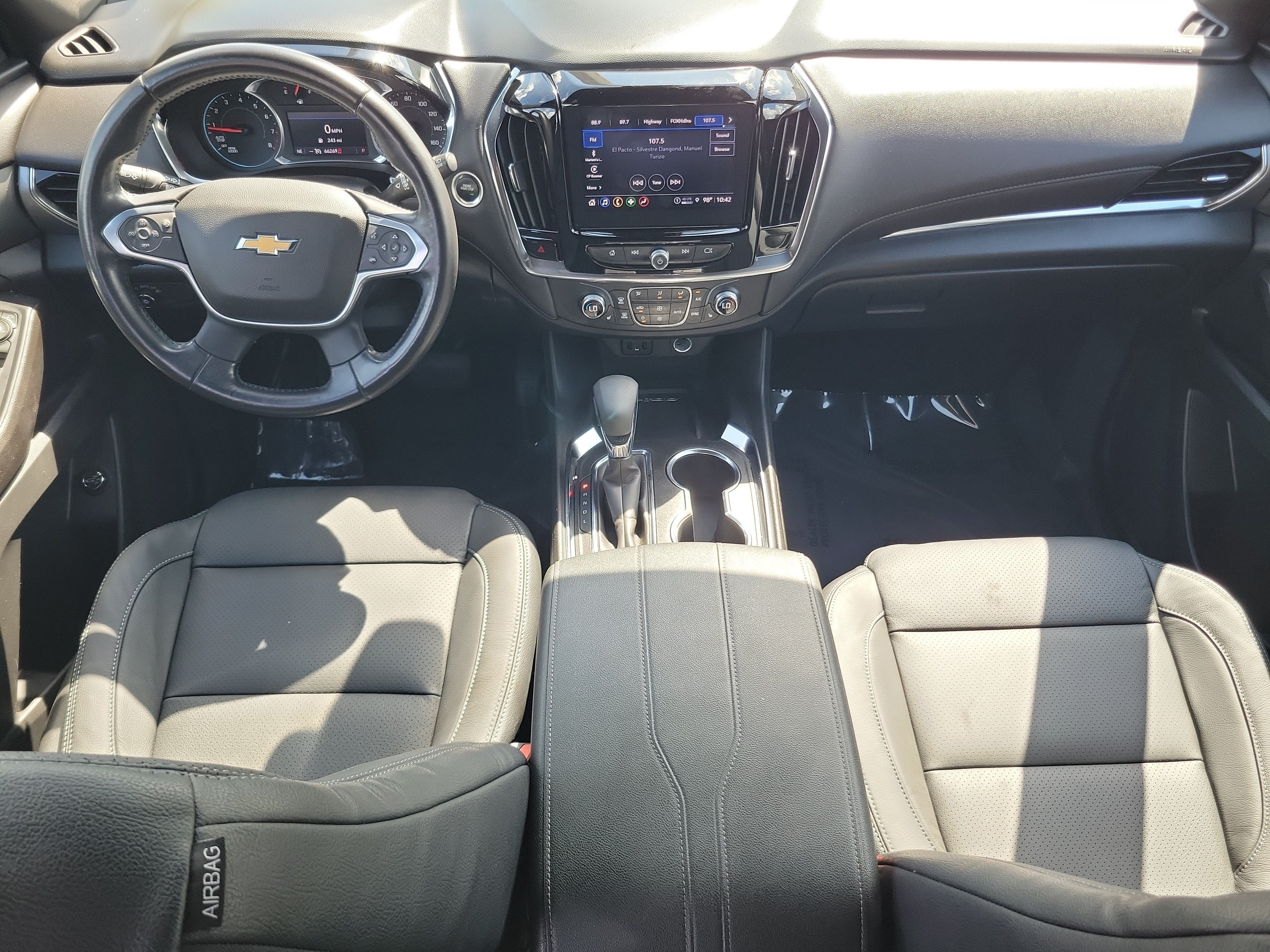 2022 Chevrolet Traverse LT Cloth