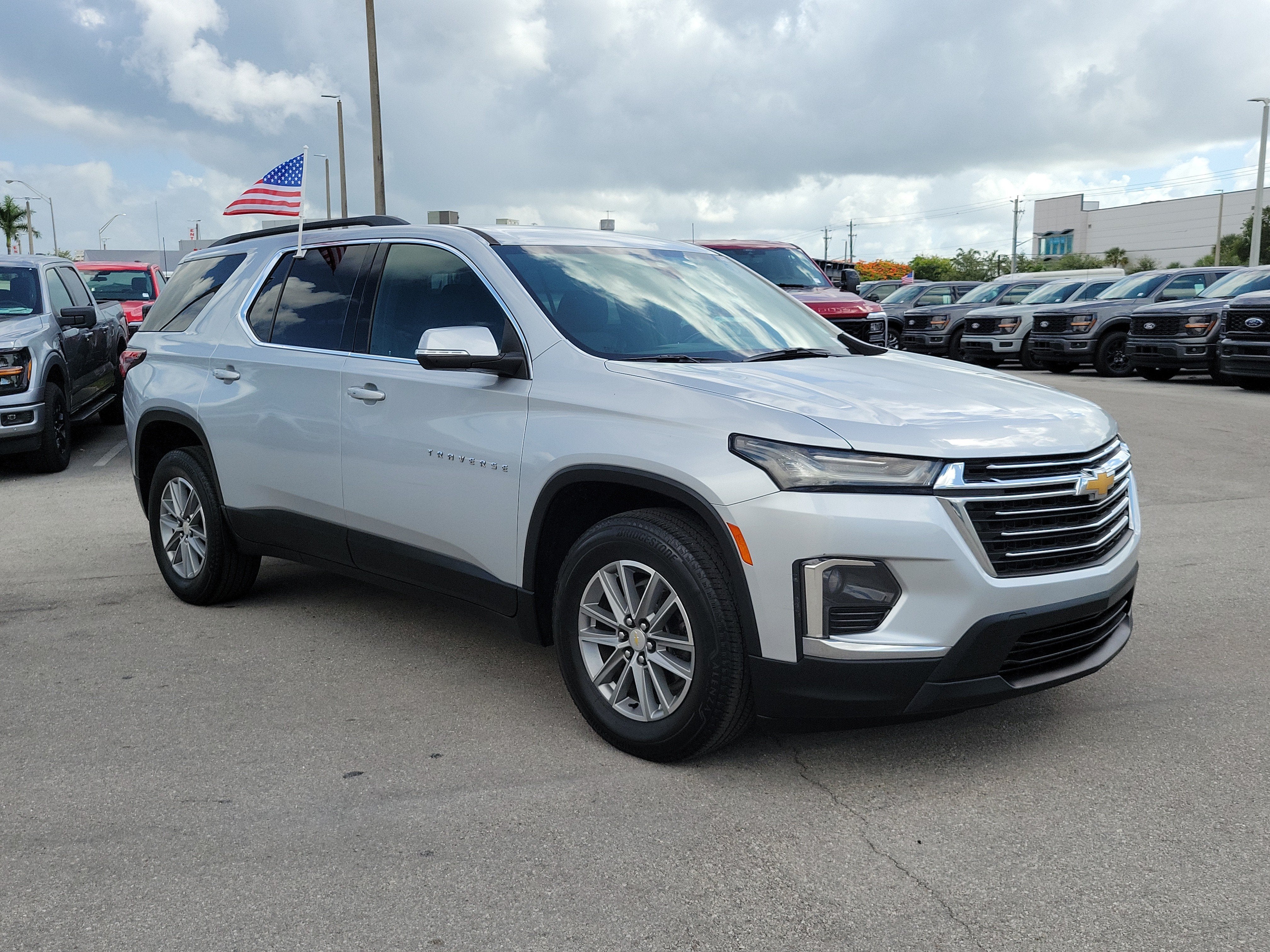 2022 Chevrolet Traverse LT Cloth