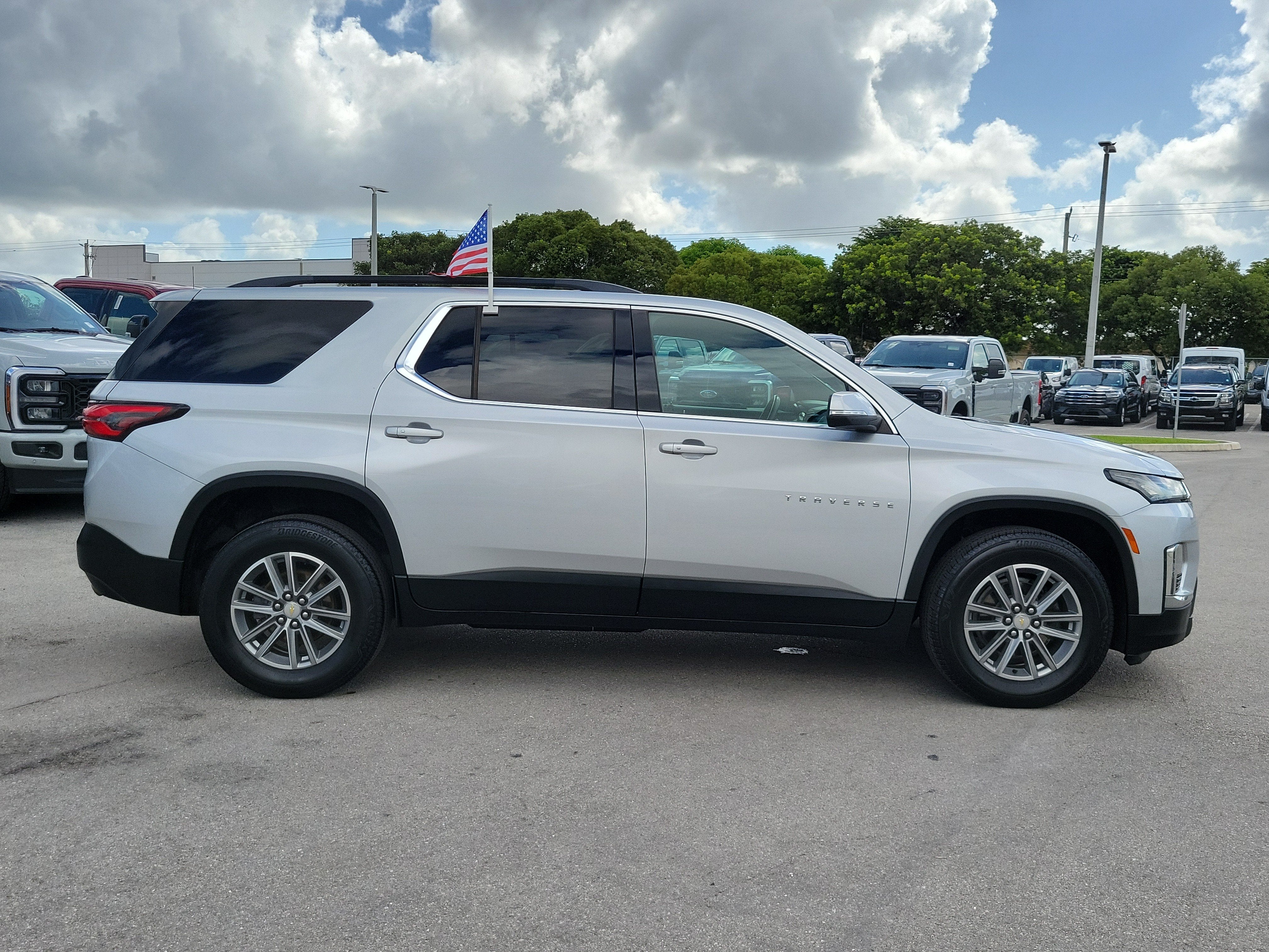 2022 Chevrolet Traverse LT Cloth