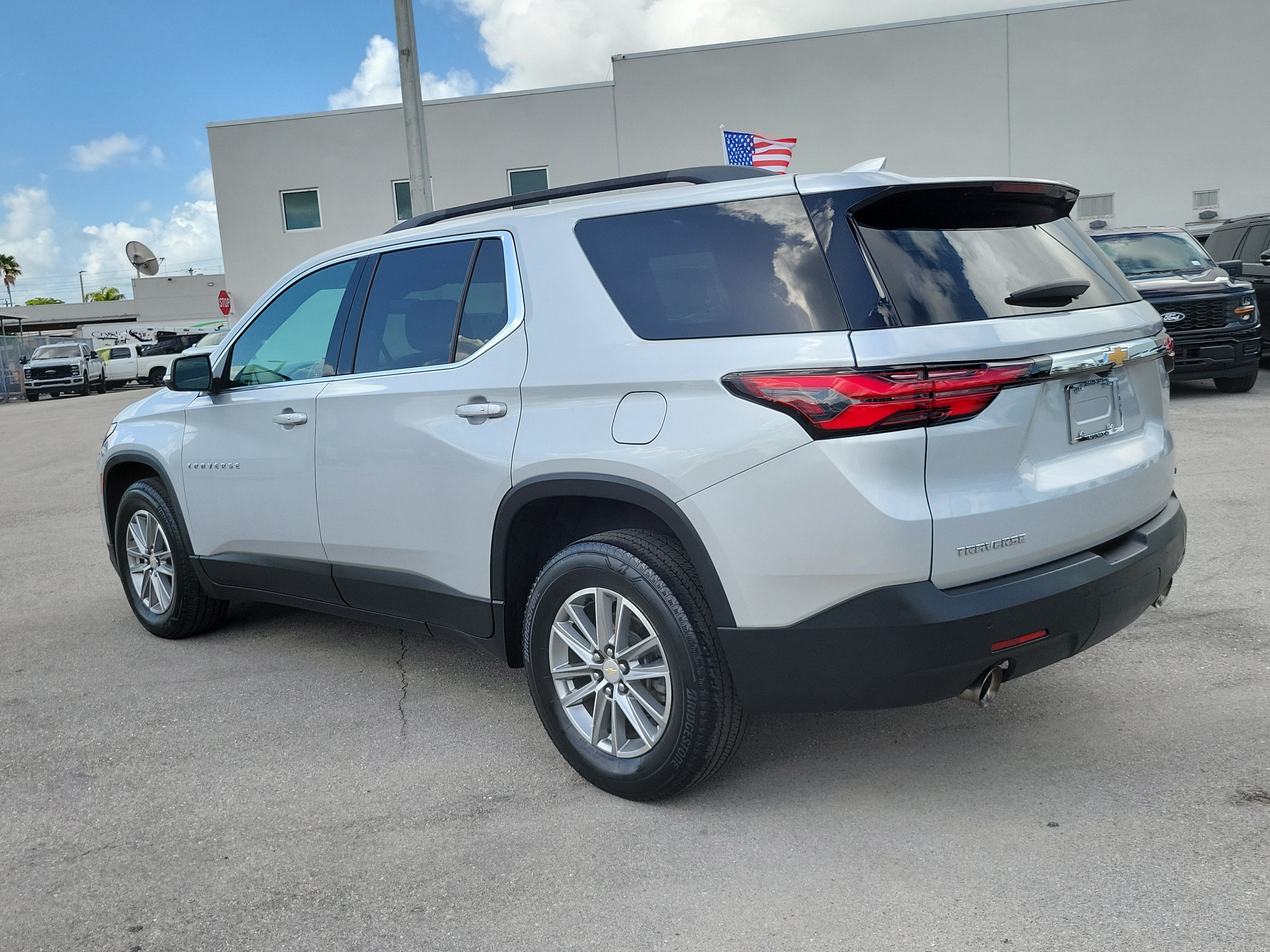 2022 Chevrolet Traverse LT Cloth