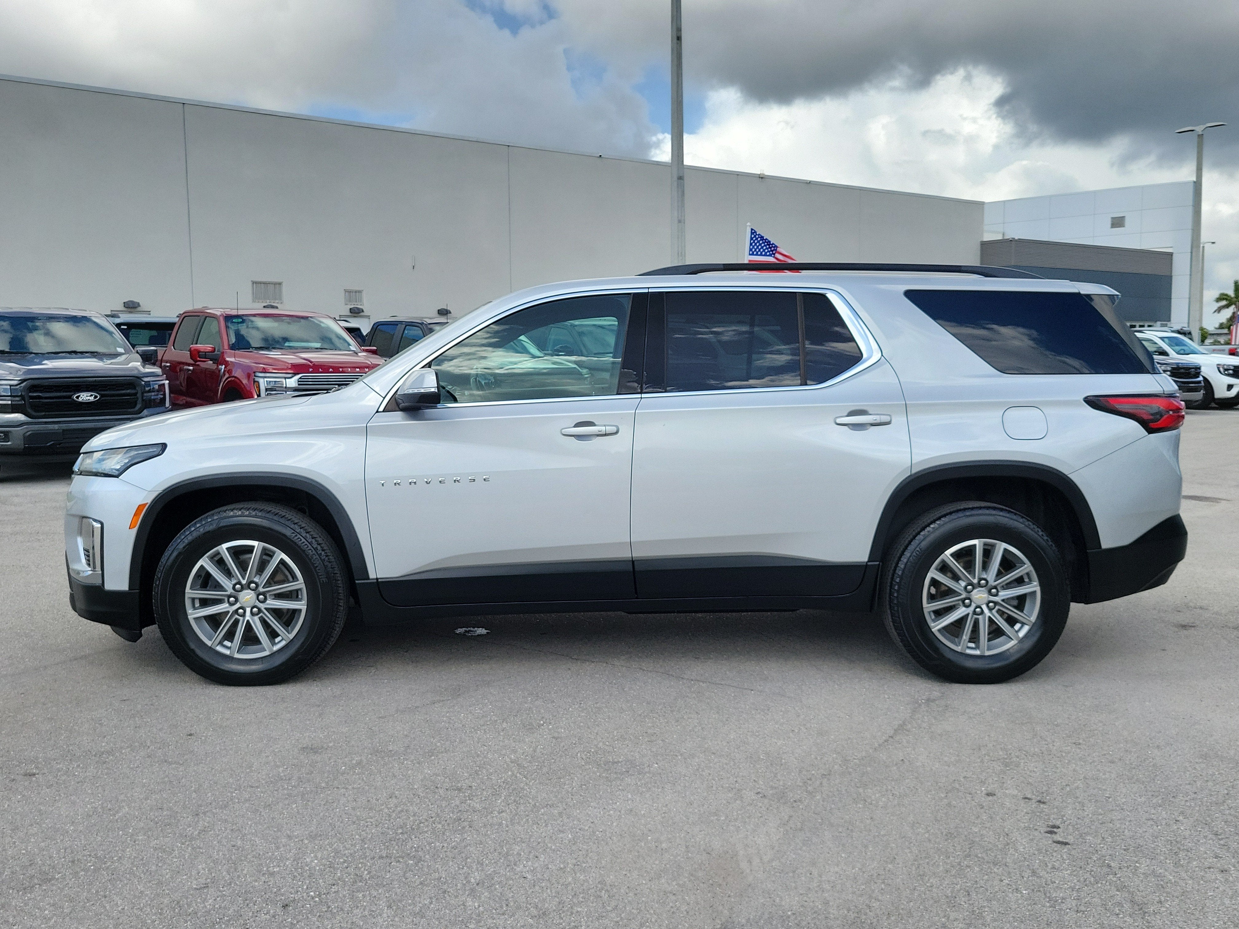 2022 Chevrolet Traverse LT Cloth