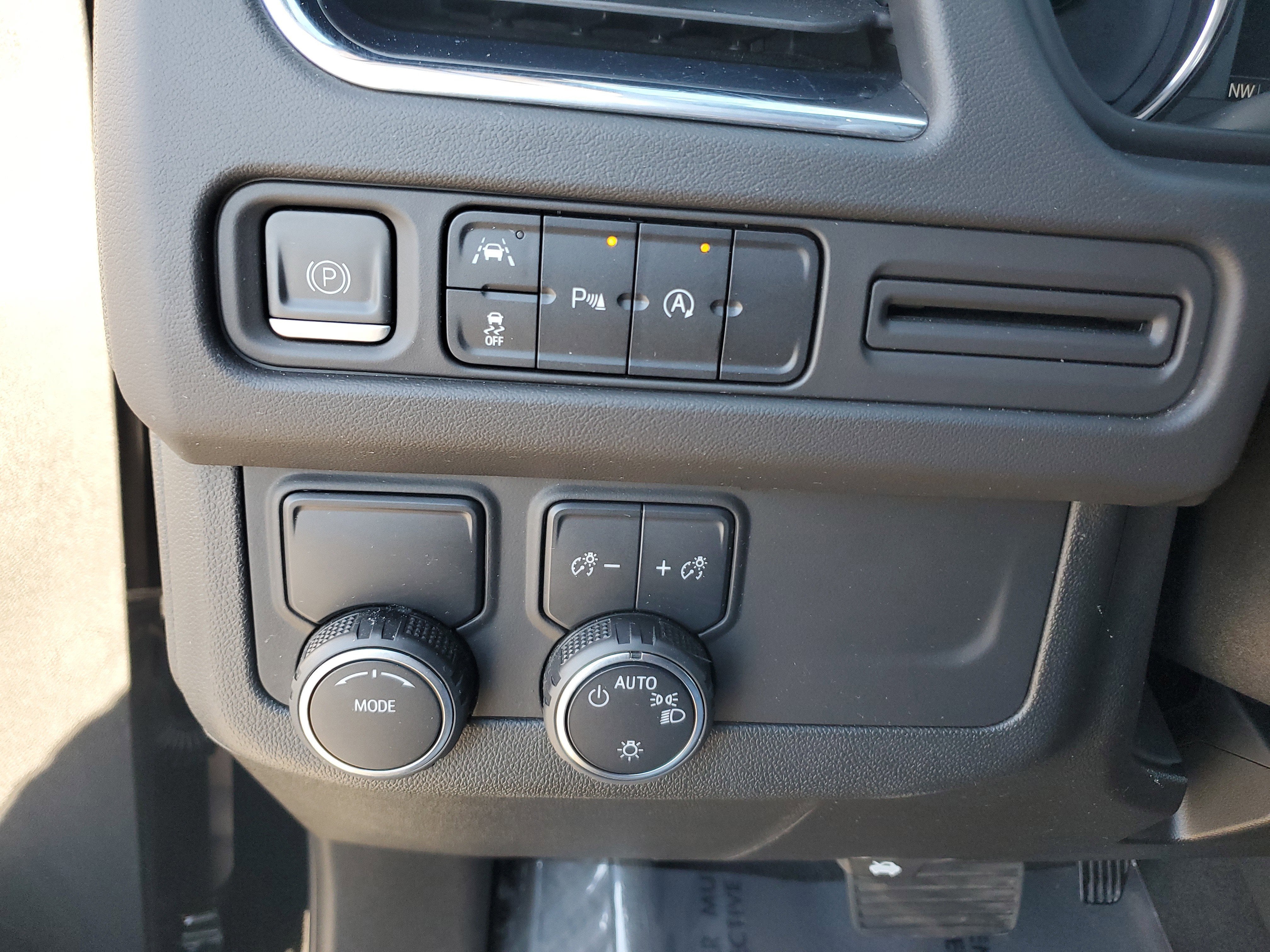 2023 Chevrolet Suburban LS