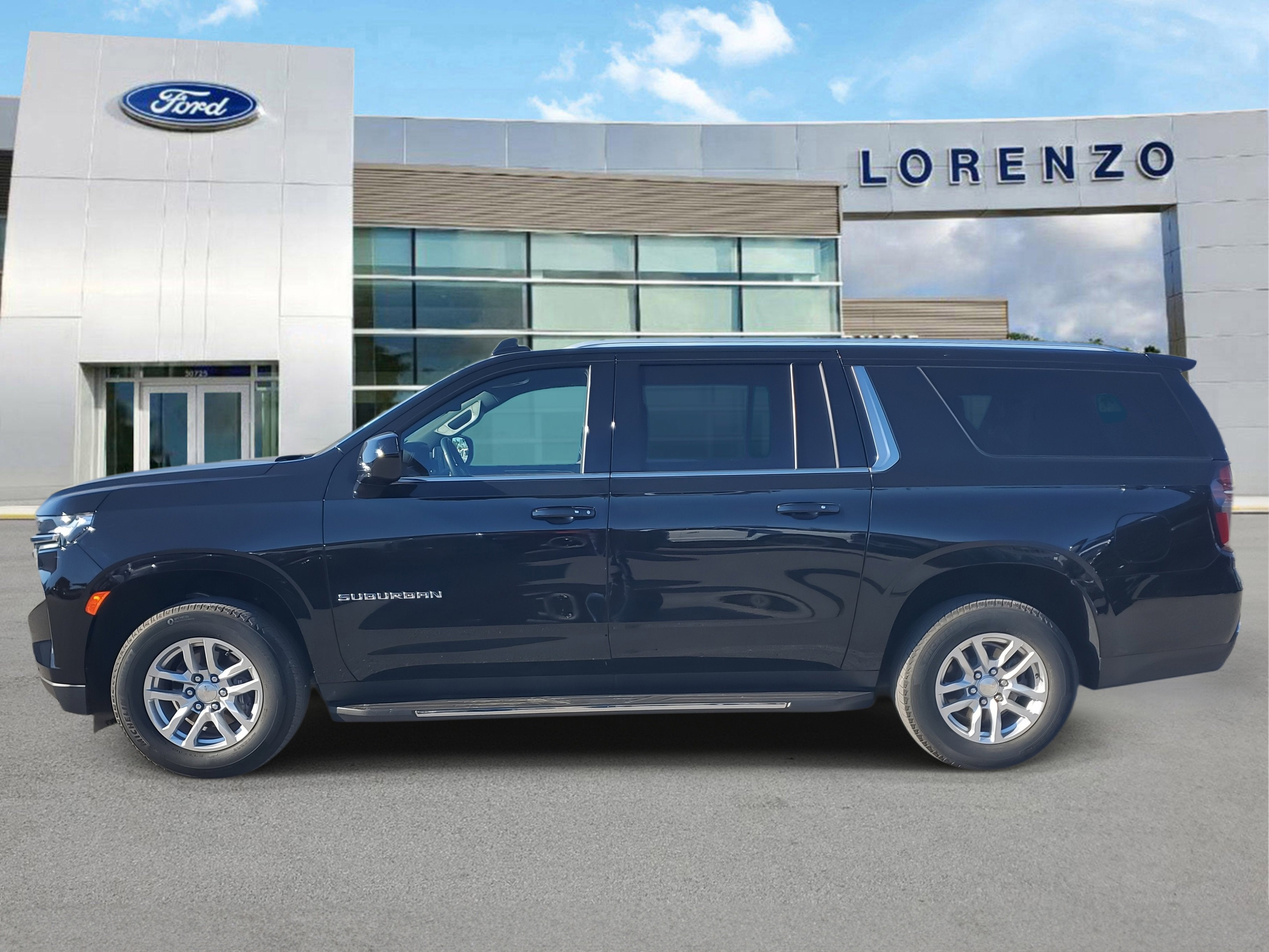 2023 Chevrolet Suburban LS