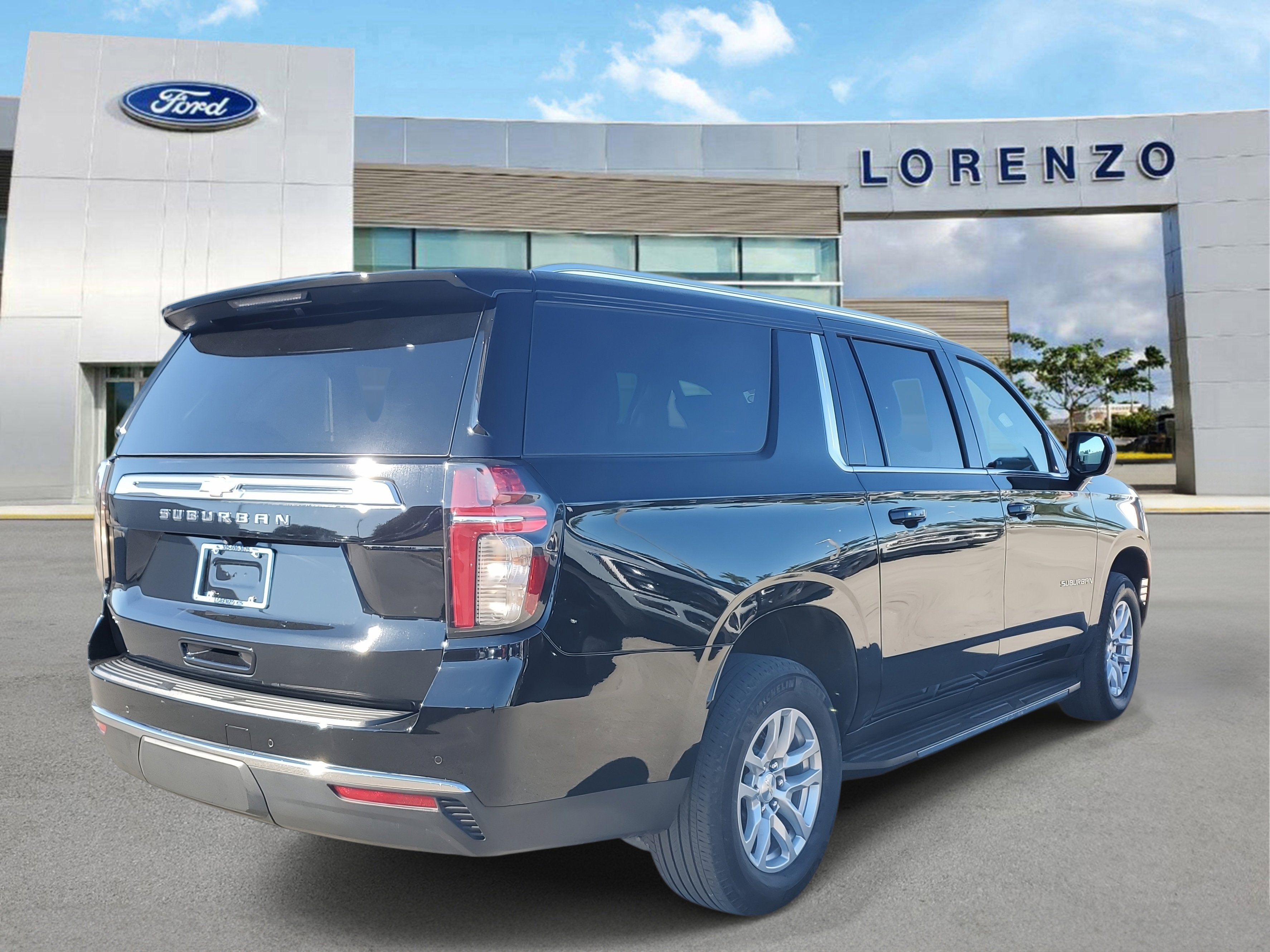 2023 Chevrolet Suburban LS